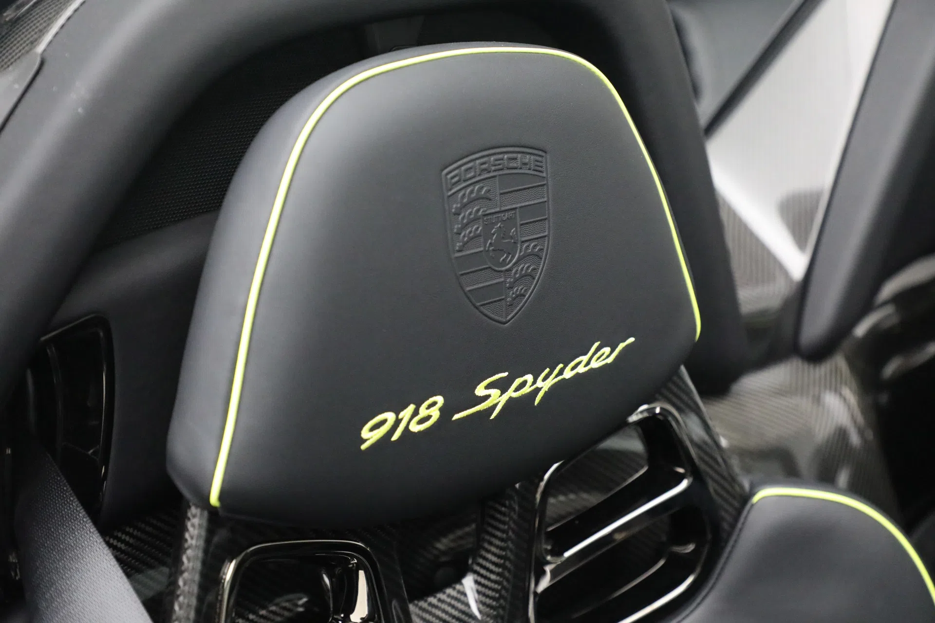 2015 Porsche 918 Spyder interior
