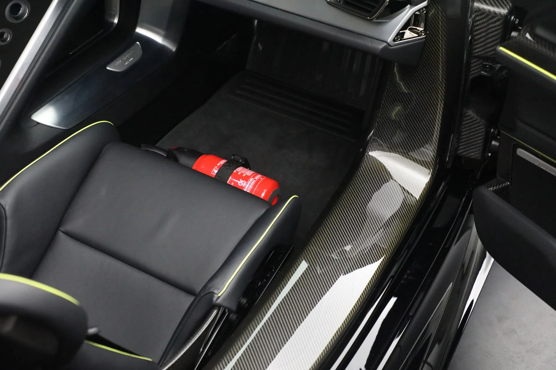 2015 Porsche 918 Spyder interior