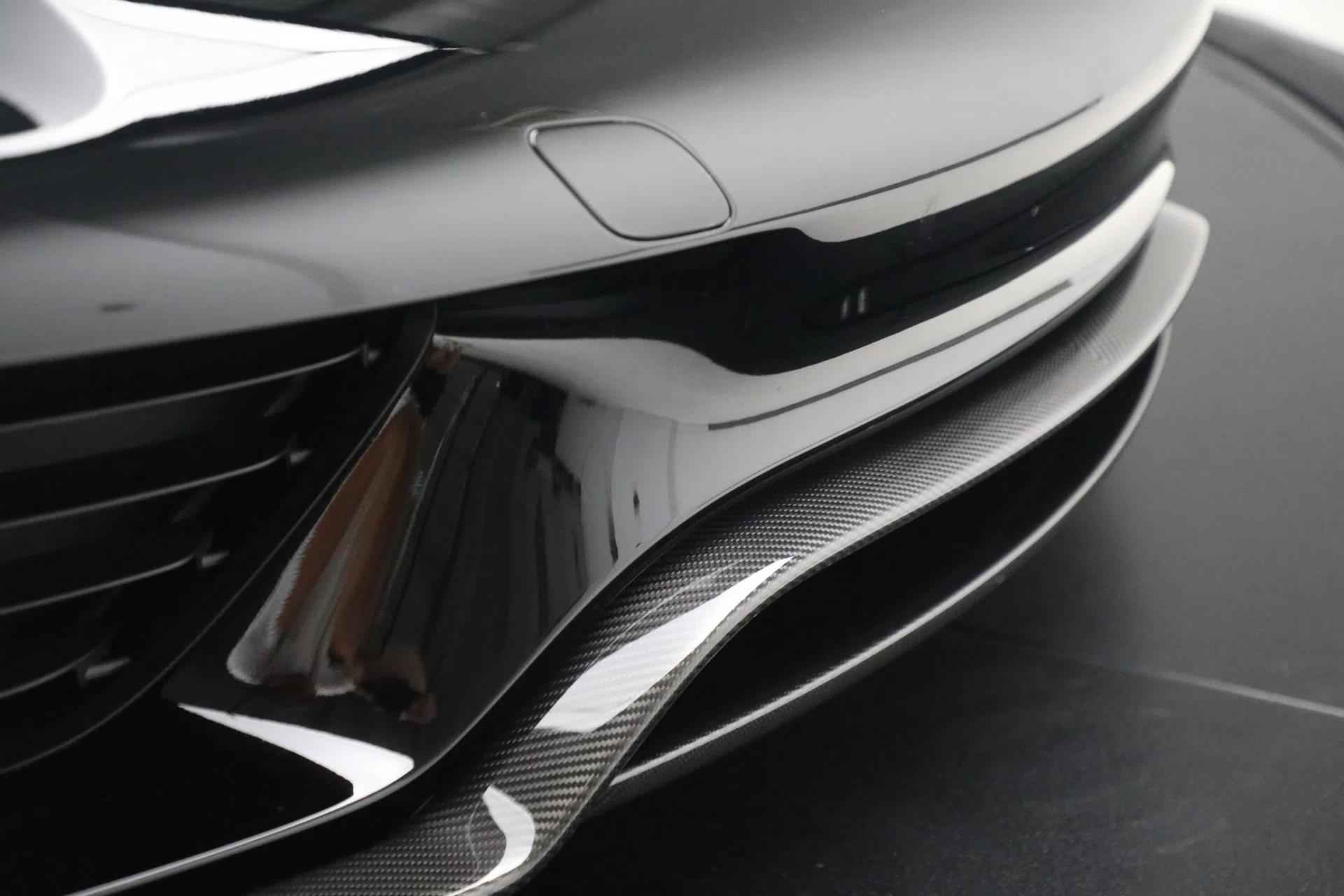 2015 Porsche 918 Spyder for sale, exterior, Onyx Black