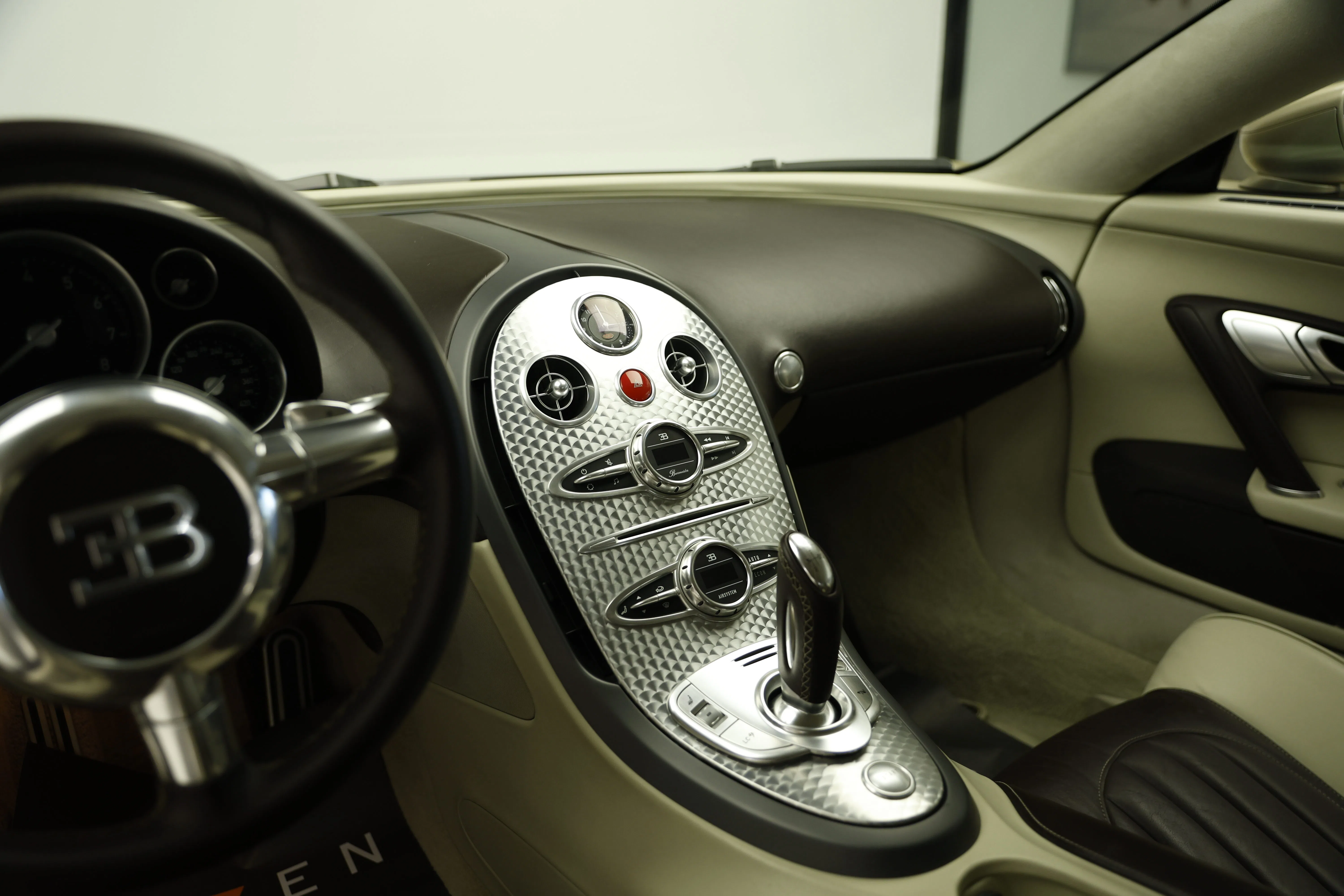 2008 Bugatti Veyron interior, door panel
