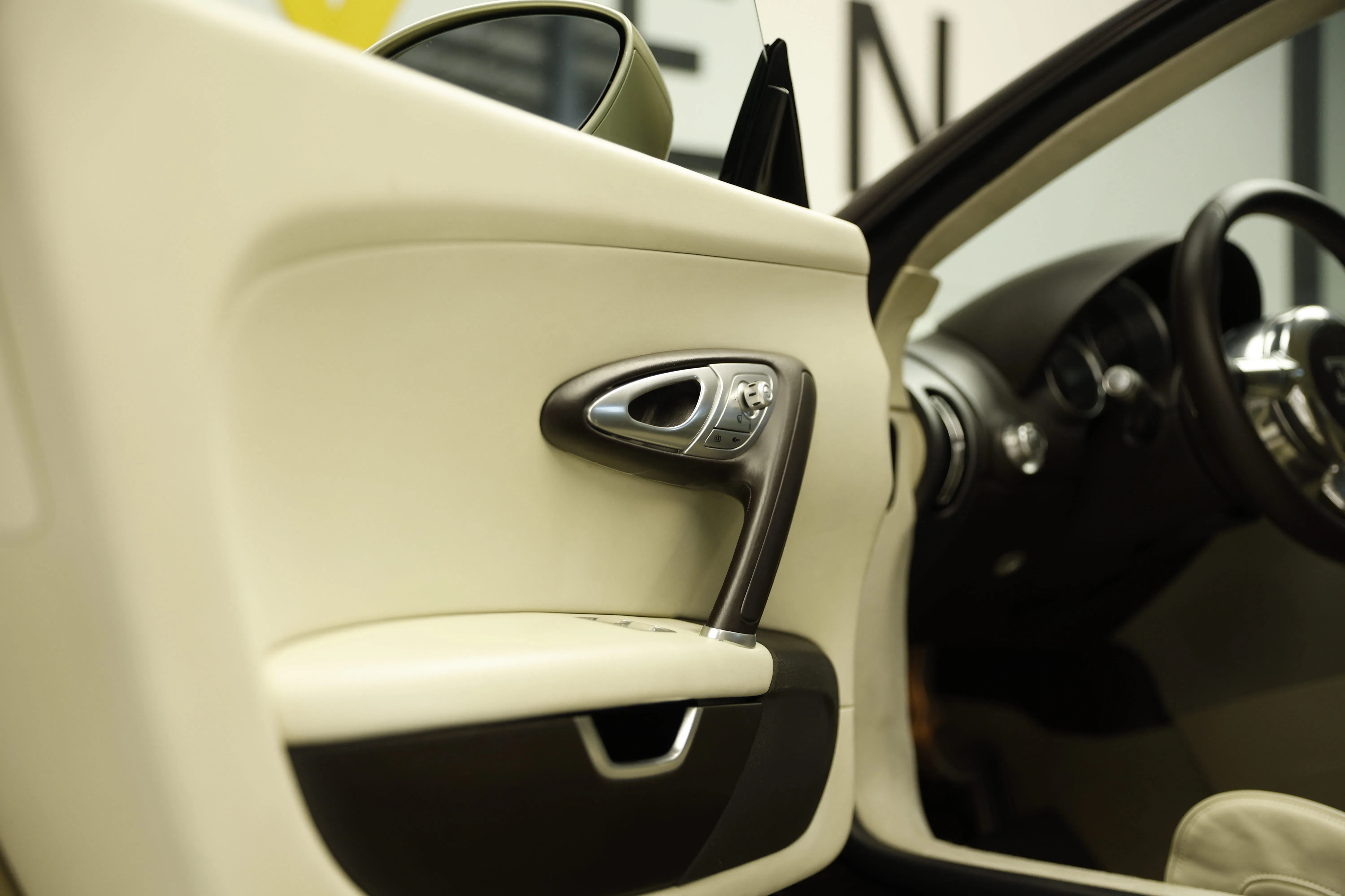2008 Bugatti Veyron interior, door panel