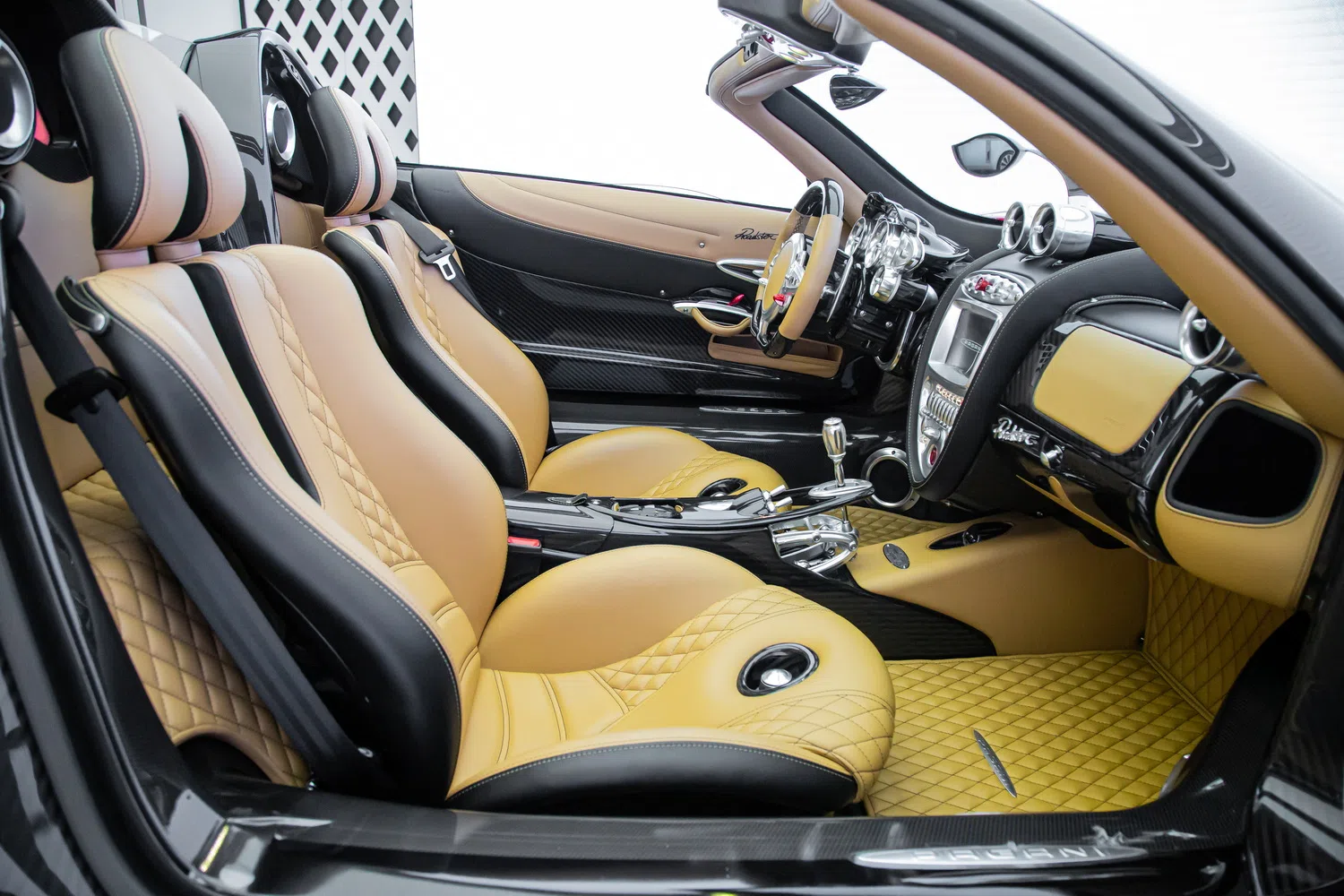 2020 Pagani Huayra Roadster interior, seats