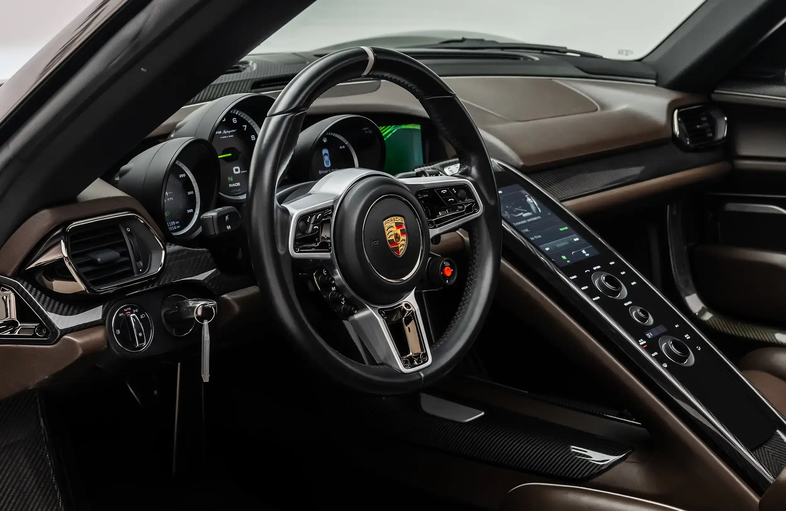 2015 Porsche 918 Spyder, 5/20