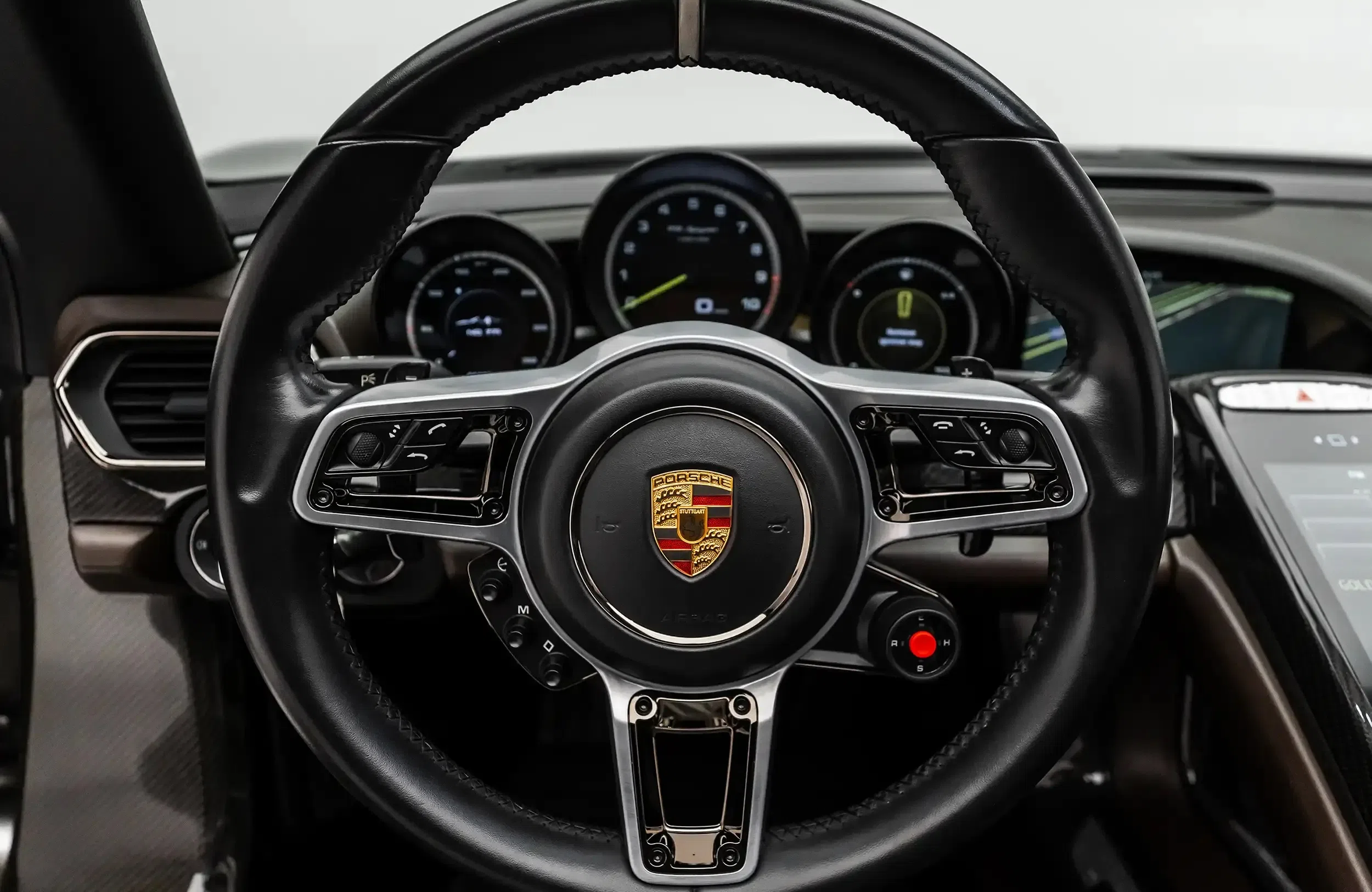 2015 Porsche 918 Spyder interior