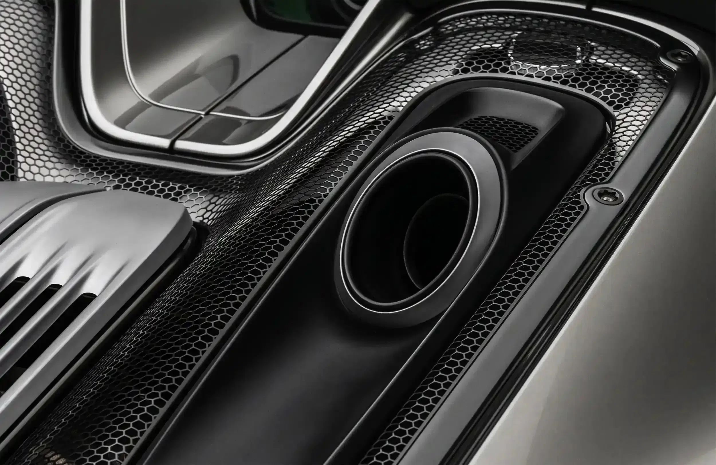 2015 Porsche 918 Spyder interior, center console