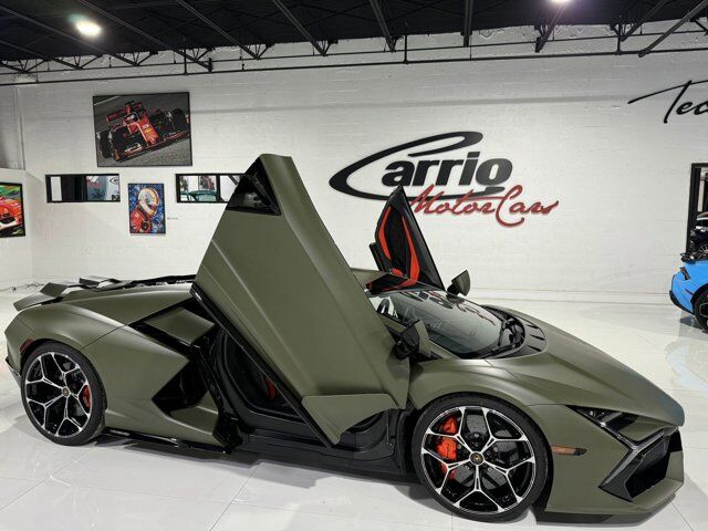 2024 Lamborghini Revuelto