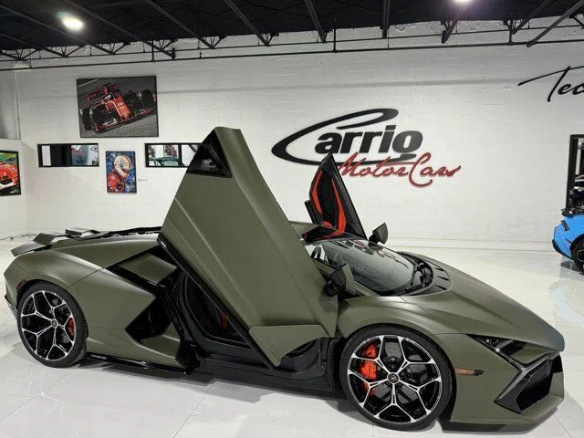 2024 Lamborghini Revuelto