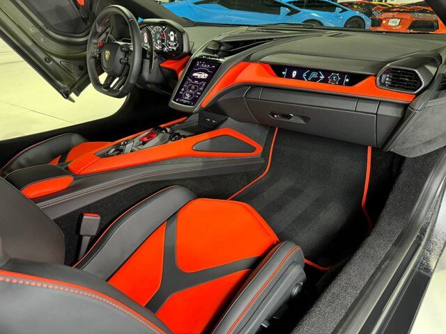 2024 Lamborghini Revuelto, 2/16