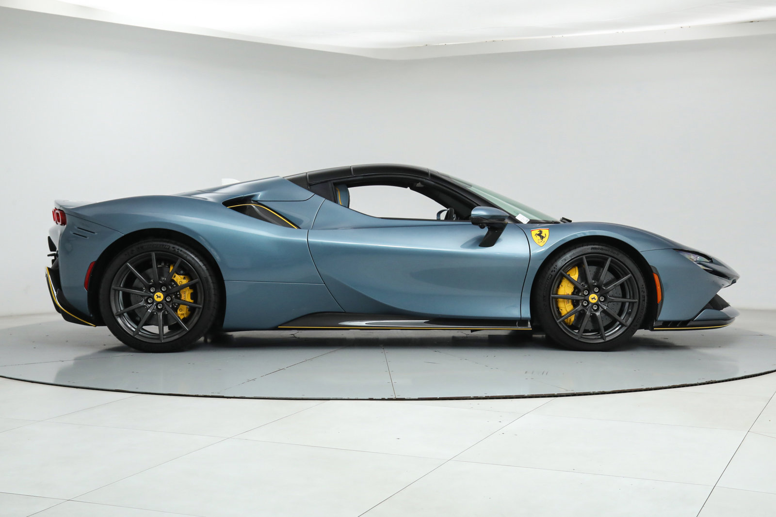2023 Ferrari SF90 Spider, 12/20