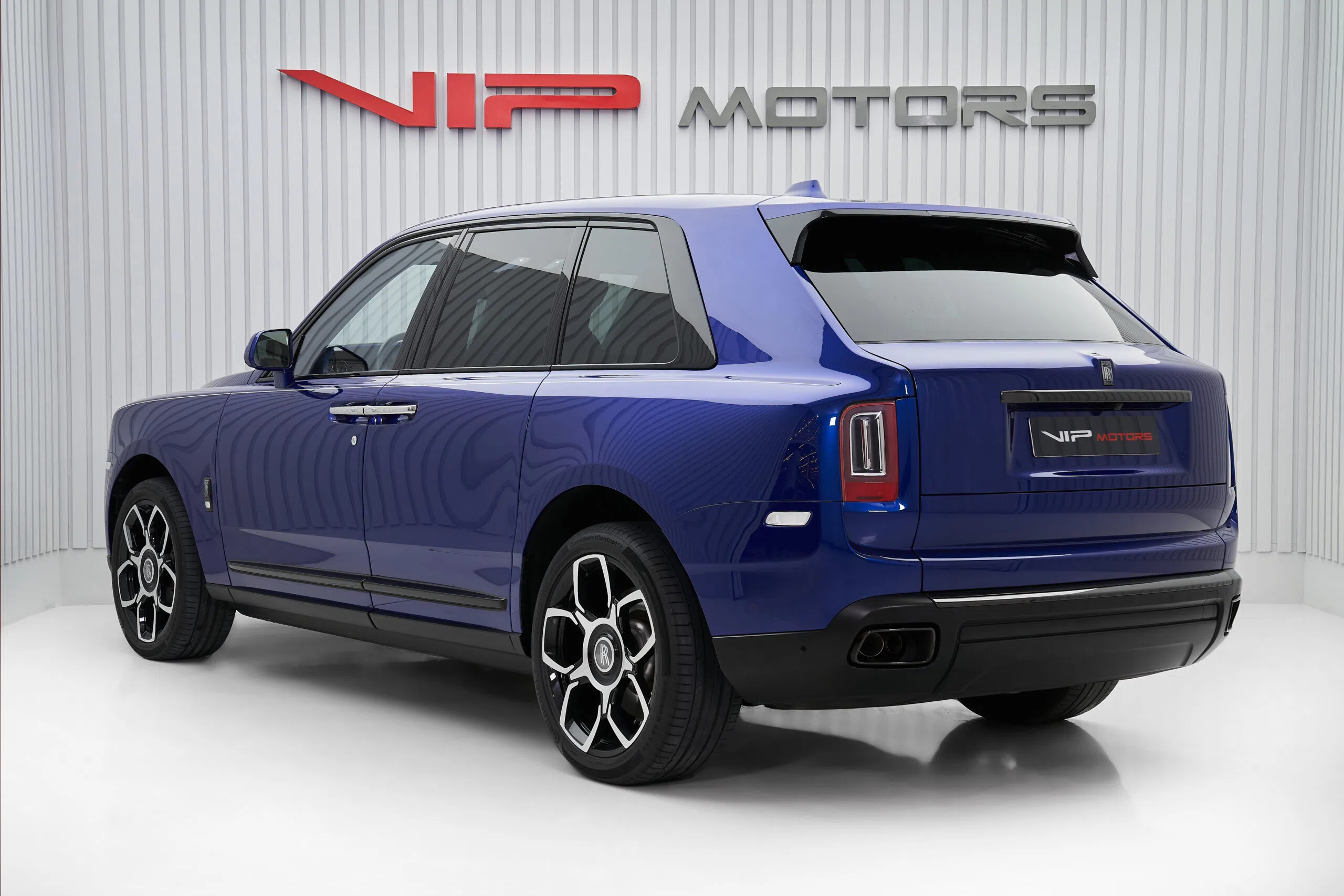 2021 Rolls-Royce Cullinan Black Badge, rear three-quarter view
