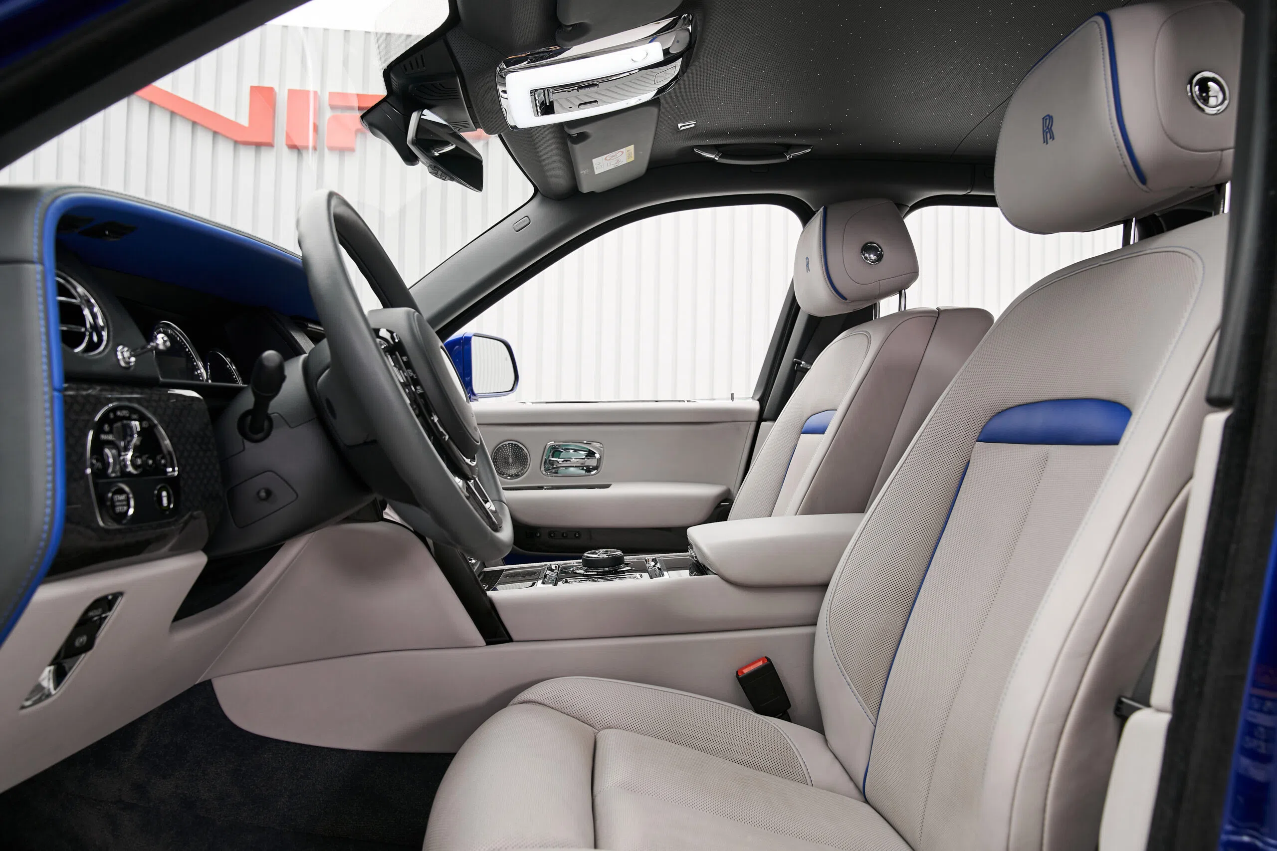 2021 Rolls-Royce Cullinan Black Badge interior, seats