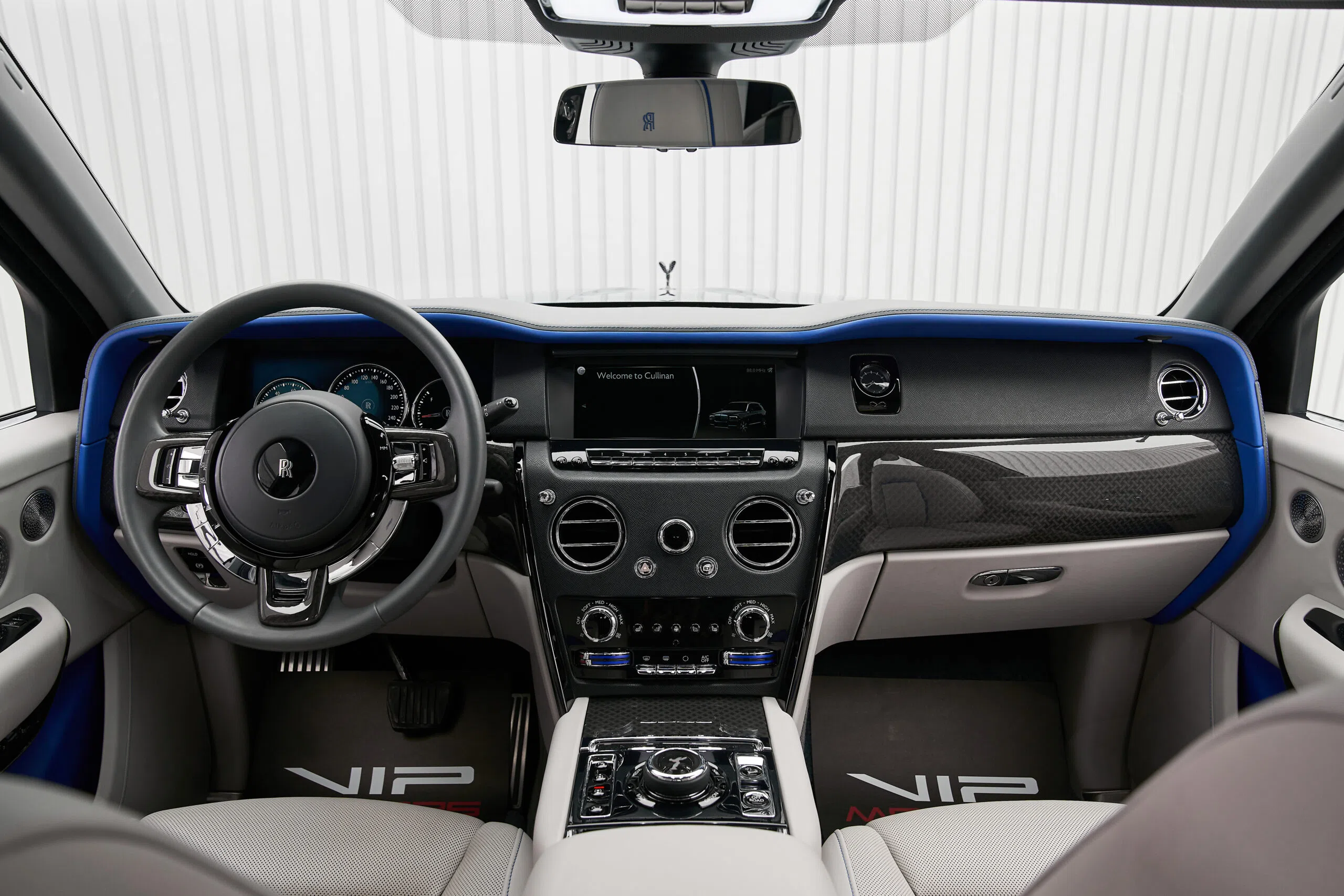 2021 Rolls-Royce Cullinan Black Badge interior, dashboard