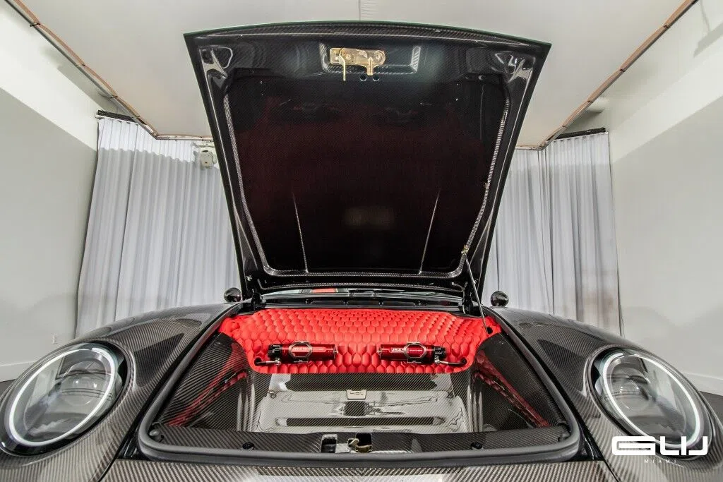 1995 Porsche 911 Remastered by Gunther Werks trunk