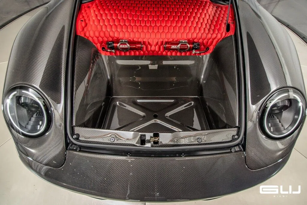 1995 Porsche 911 Remastered by Gunther Werks trunk