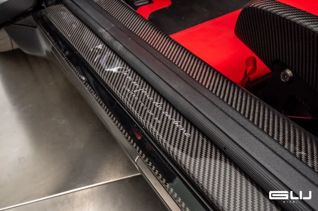 1995 Porsche 911 Remastered by Gunther Werks interior, door sill