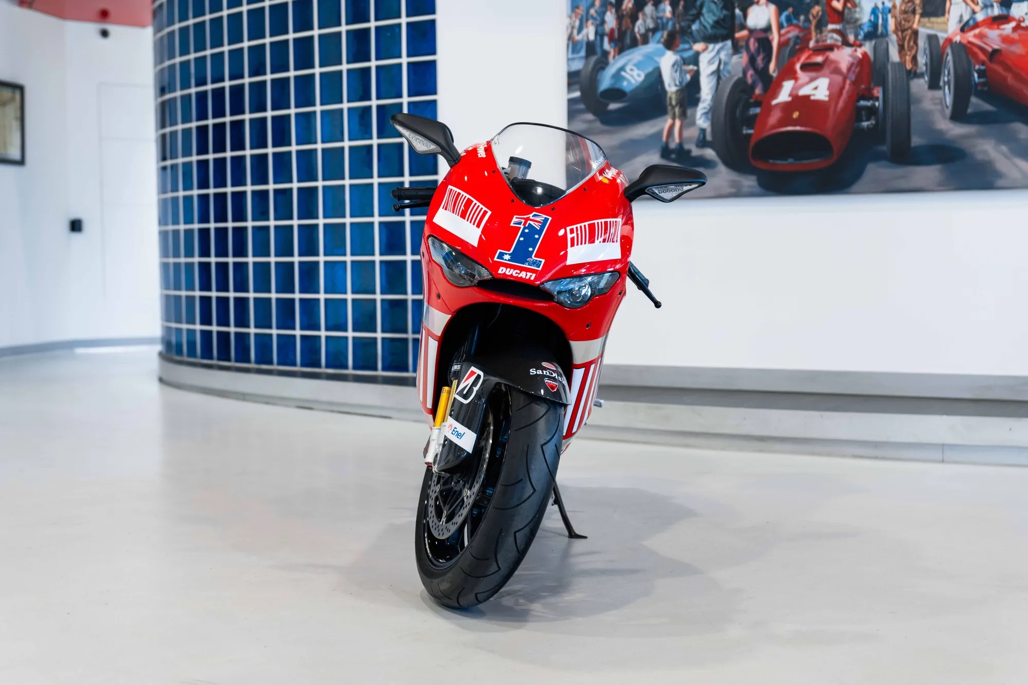 2008 Ducati Desmosedici RR team version, 3/18