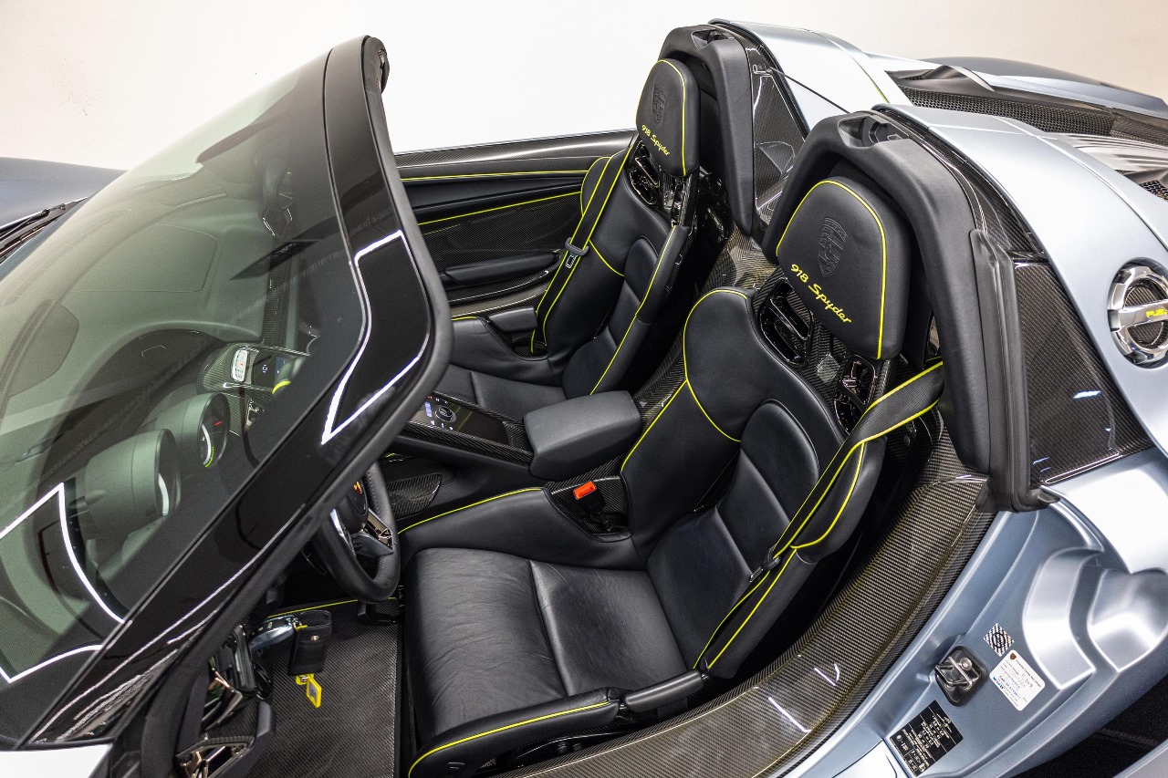 2015 Porsche 918 Spyder, 18/20