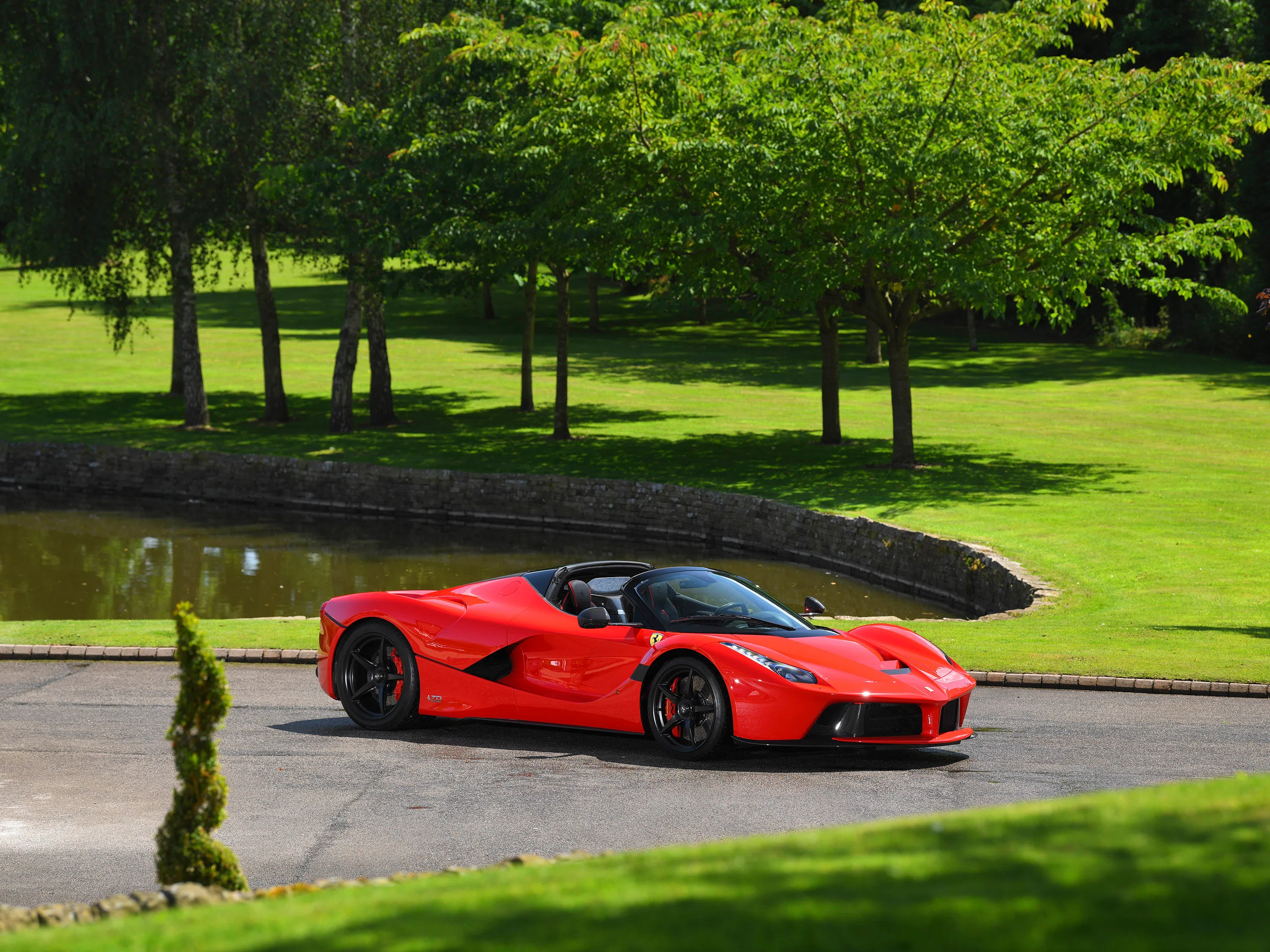2018 Ferrari LaFerrari Aperta for sale, exterior, Rosso Corsa