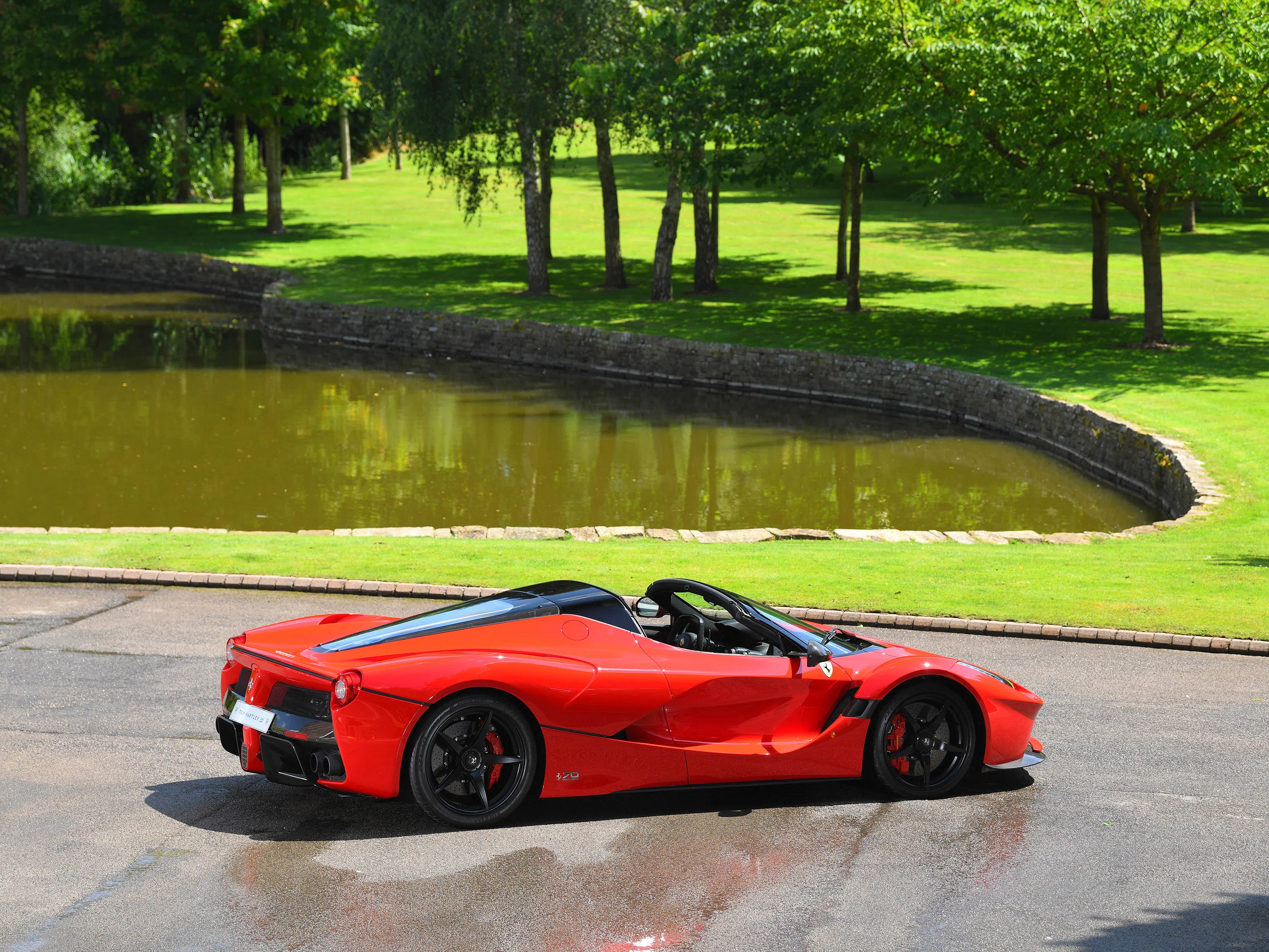2018 Ferrari LaFerrari Aperta for sale, exterior, Rosso Corsa