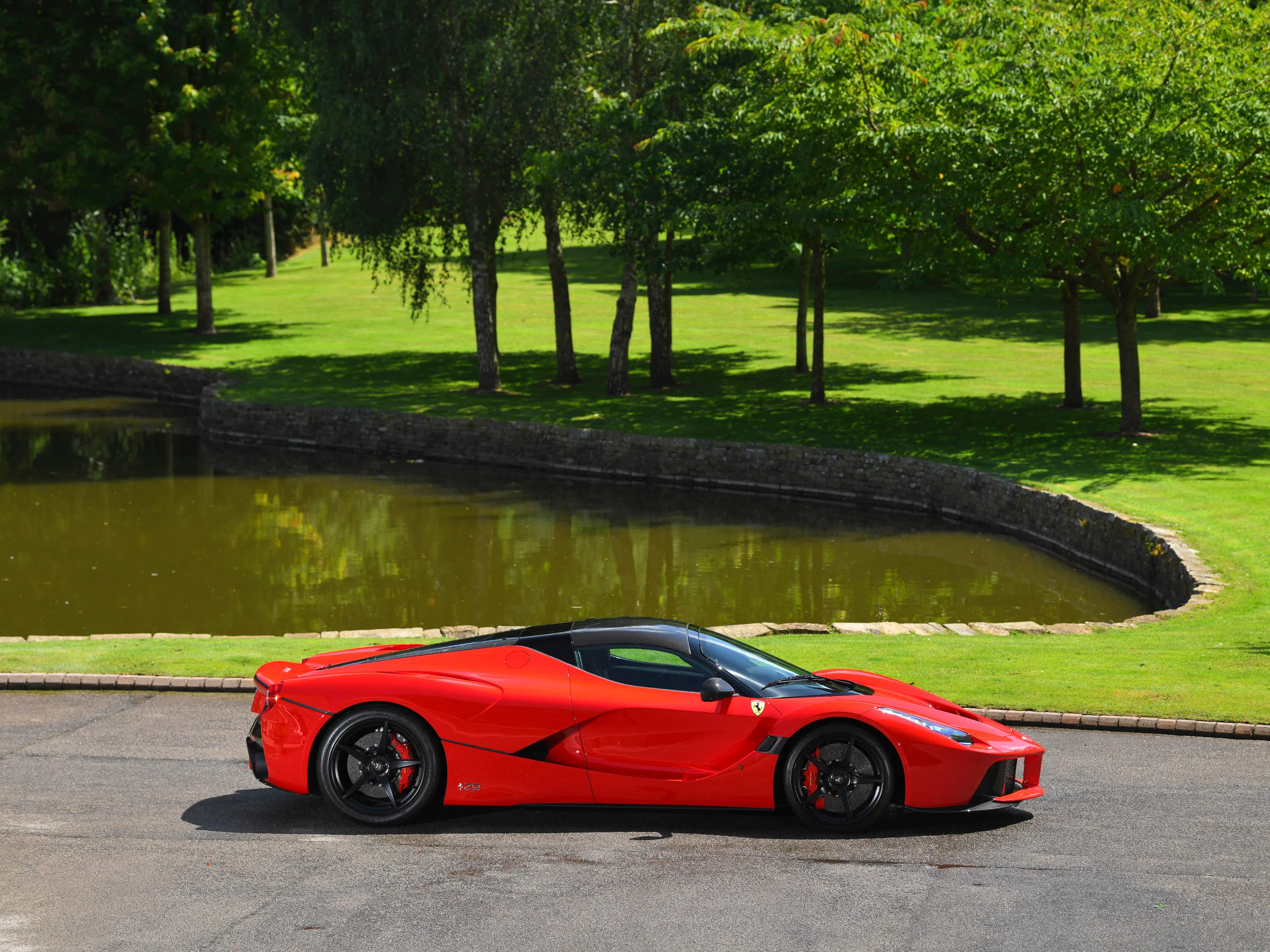 2018 Ferrari LaFerrari Aperta for sale, exterior, Rosso Corsa