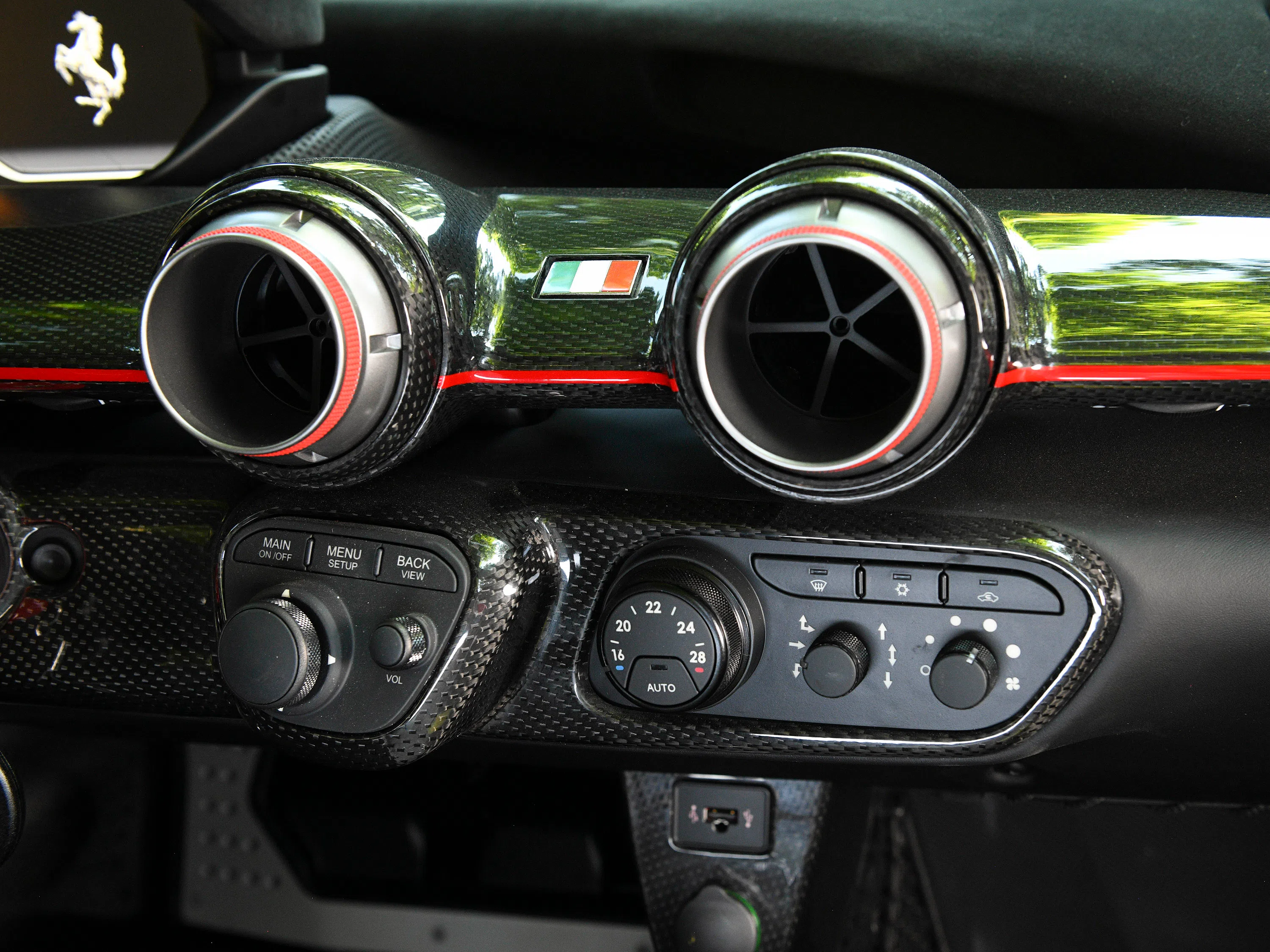 2018 Ferrari LaFerrari Aperta interior