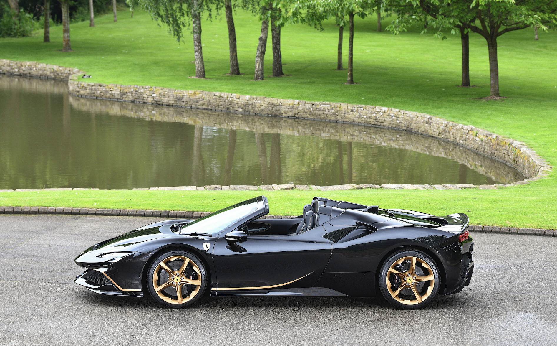 2022 Ferrari SF90 Spider Assetto Fiorano