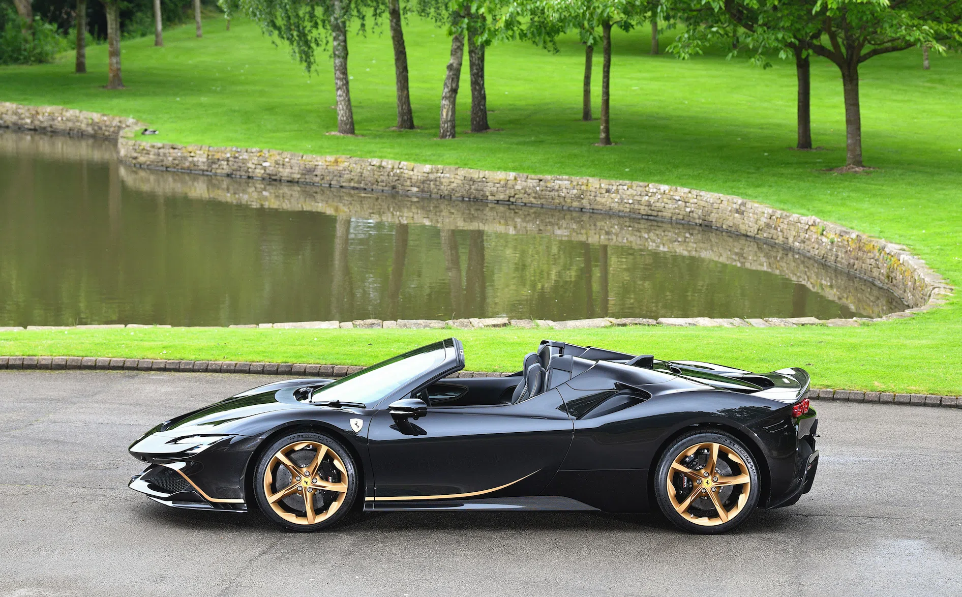 2022 Ferrari SF90 Spider Assetto Fiorano