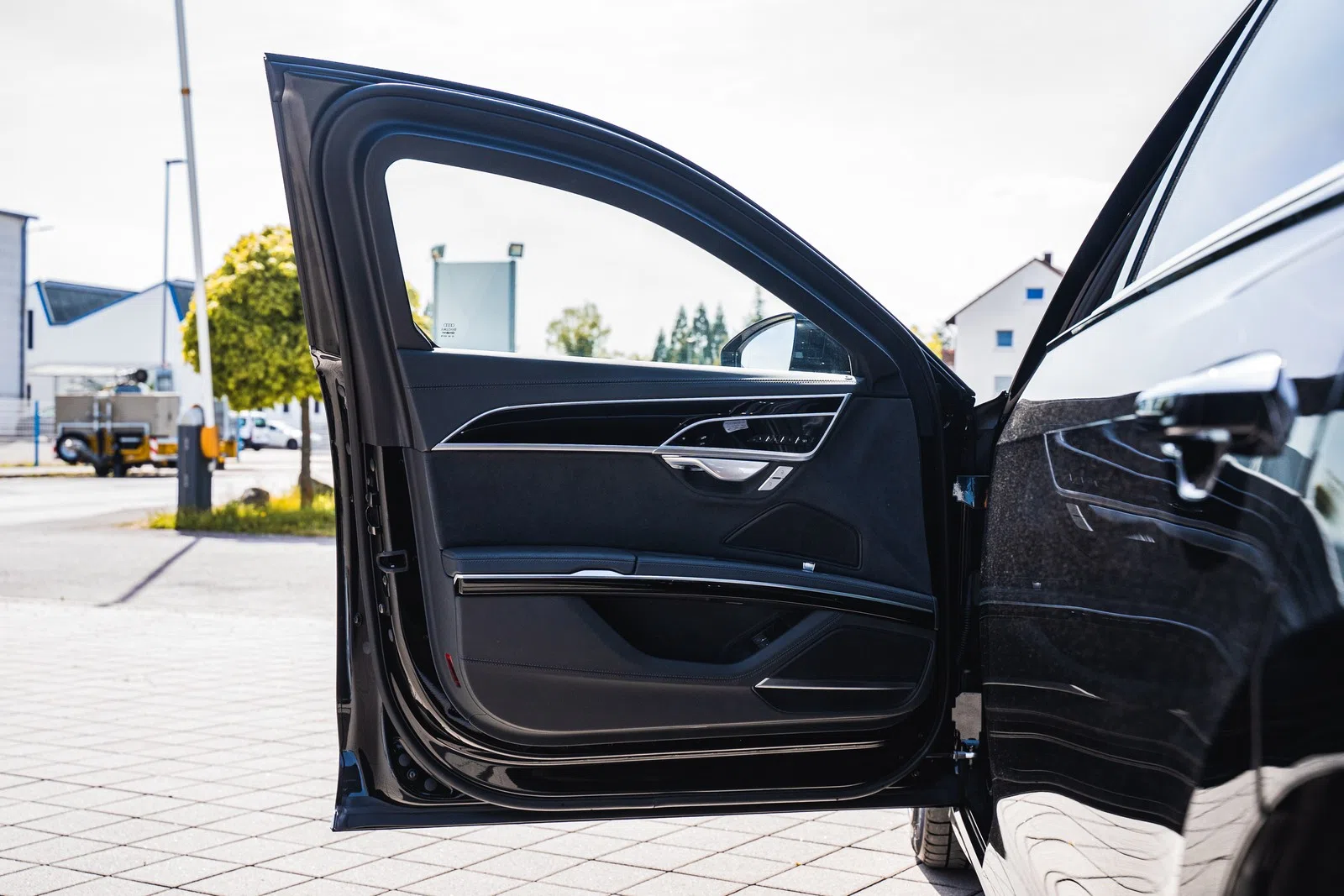 2025 Armored Audi A8 interior, door panel, Perlmutt Beige Leather