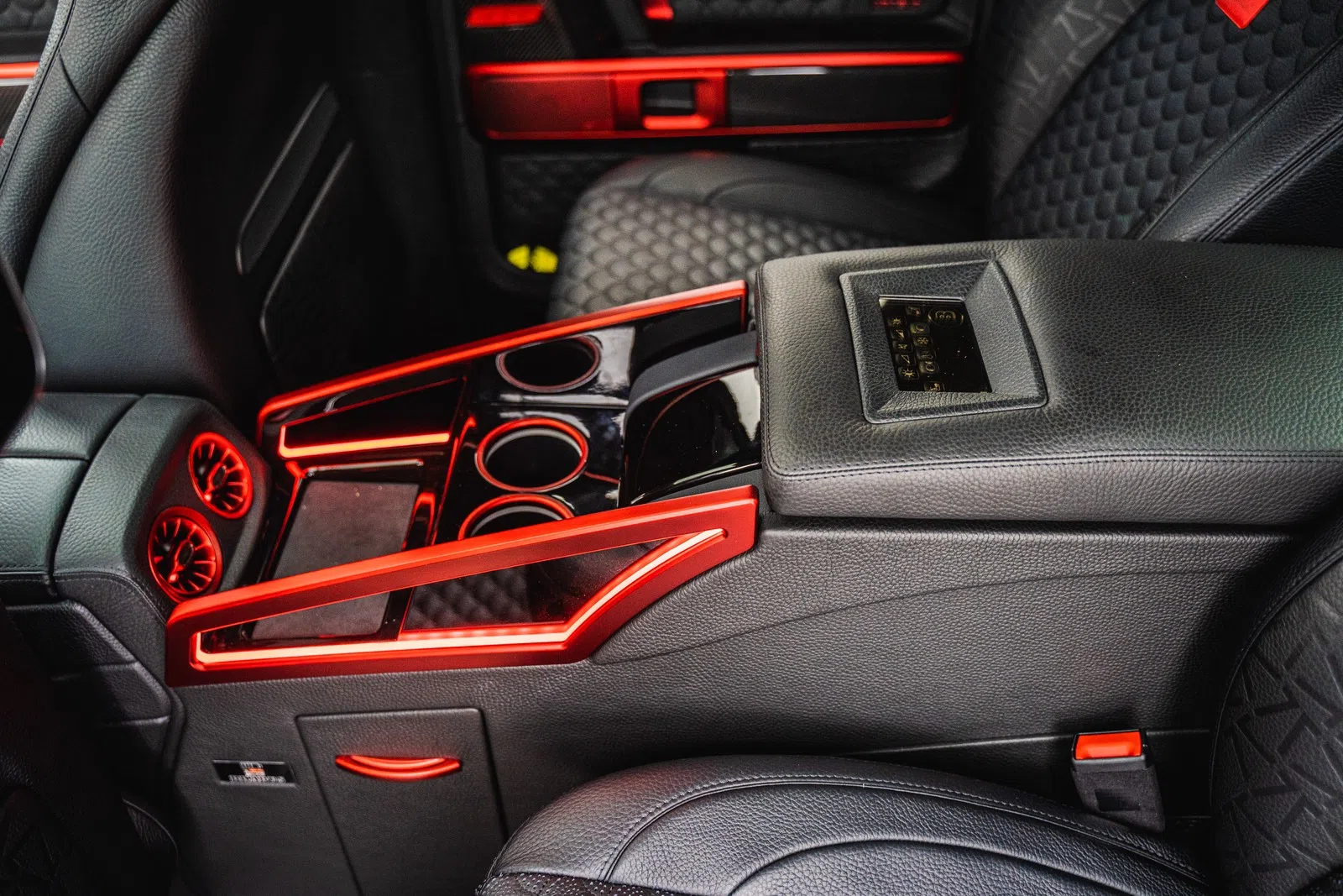 2024 BRABUS P 900 Rocket Edition interior, Royal Black | Leder