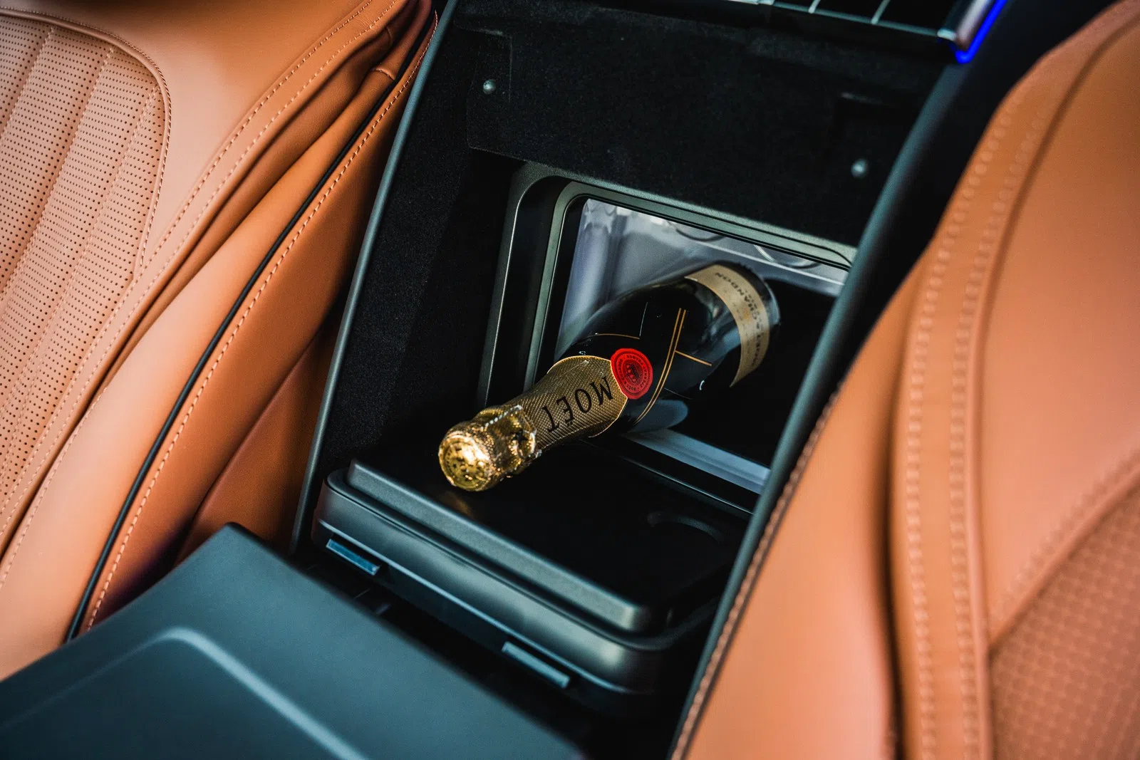 2024 BRABUS 930 interior, center console, Siena Brown | Leder