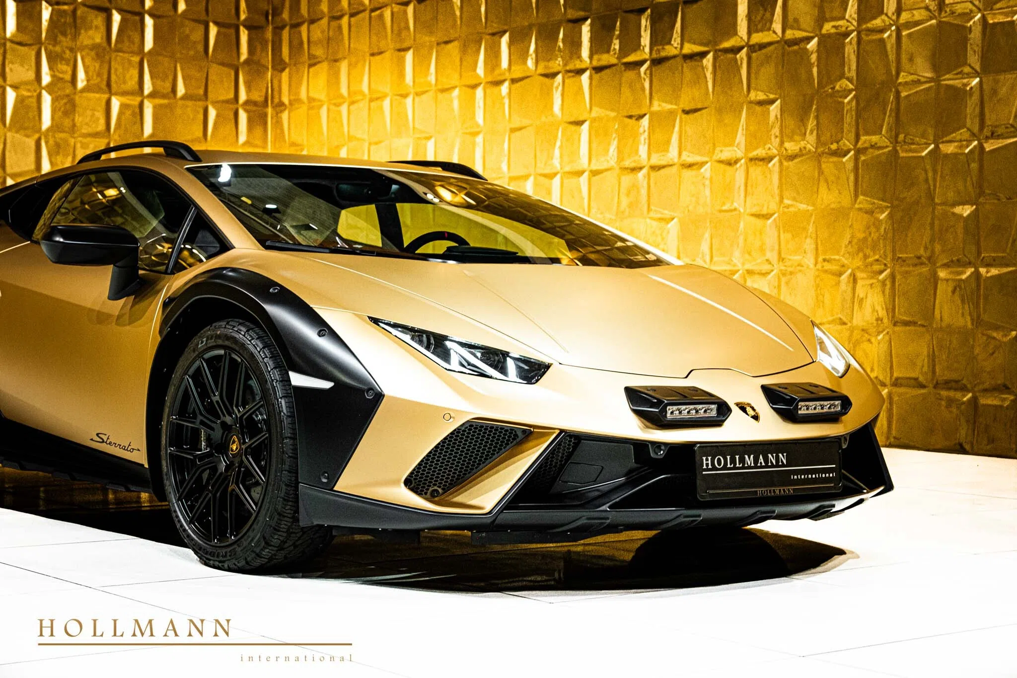 2025 Lamborghini Huracán Sterrato for sale, exterior, Oro Elois Matt