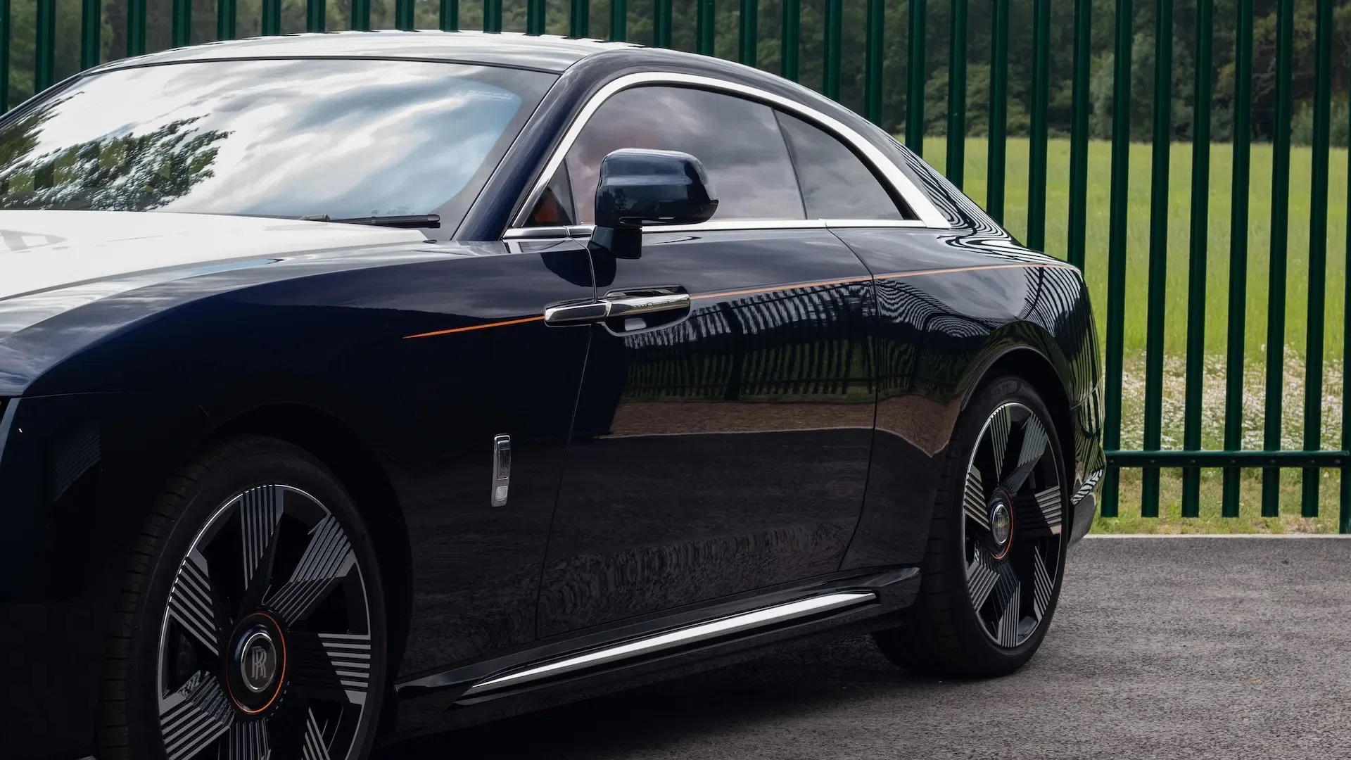 2024 Rolls-Royce Spectre, side profile