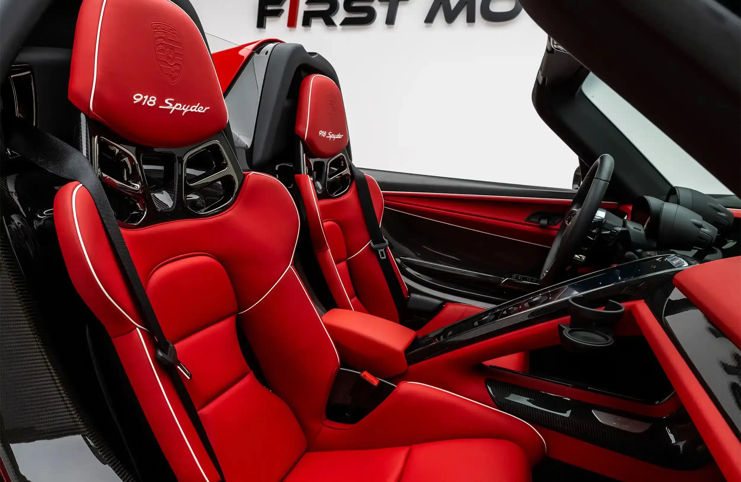 2015 Porsche 918 Spyder Weissach Martini interior, seats, Red