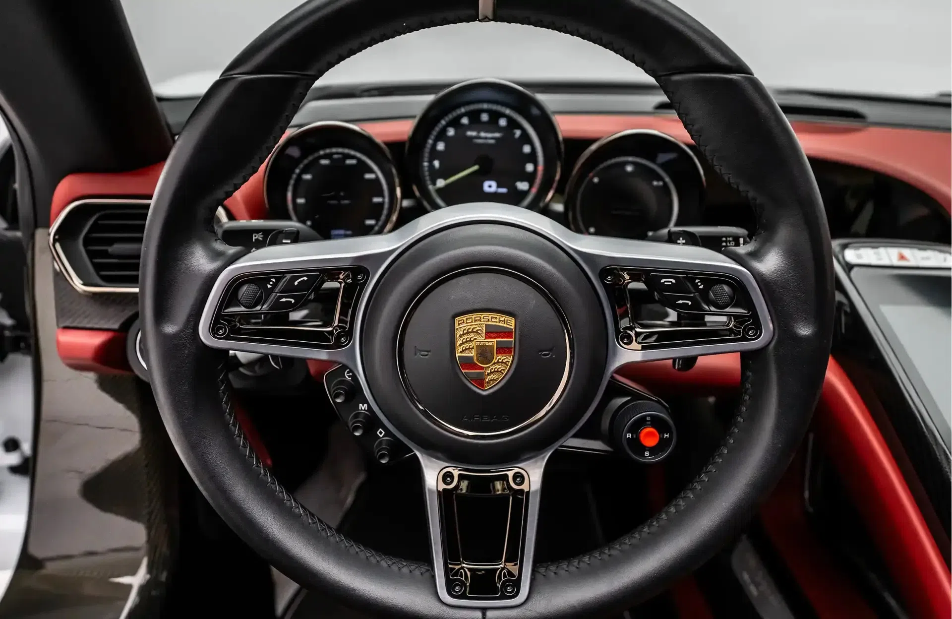 2015 Porsche 918 Spyder interior, Red
