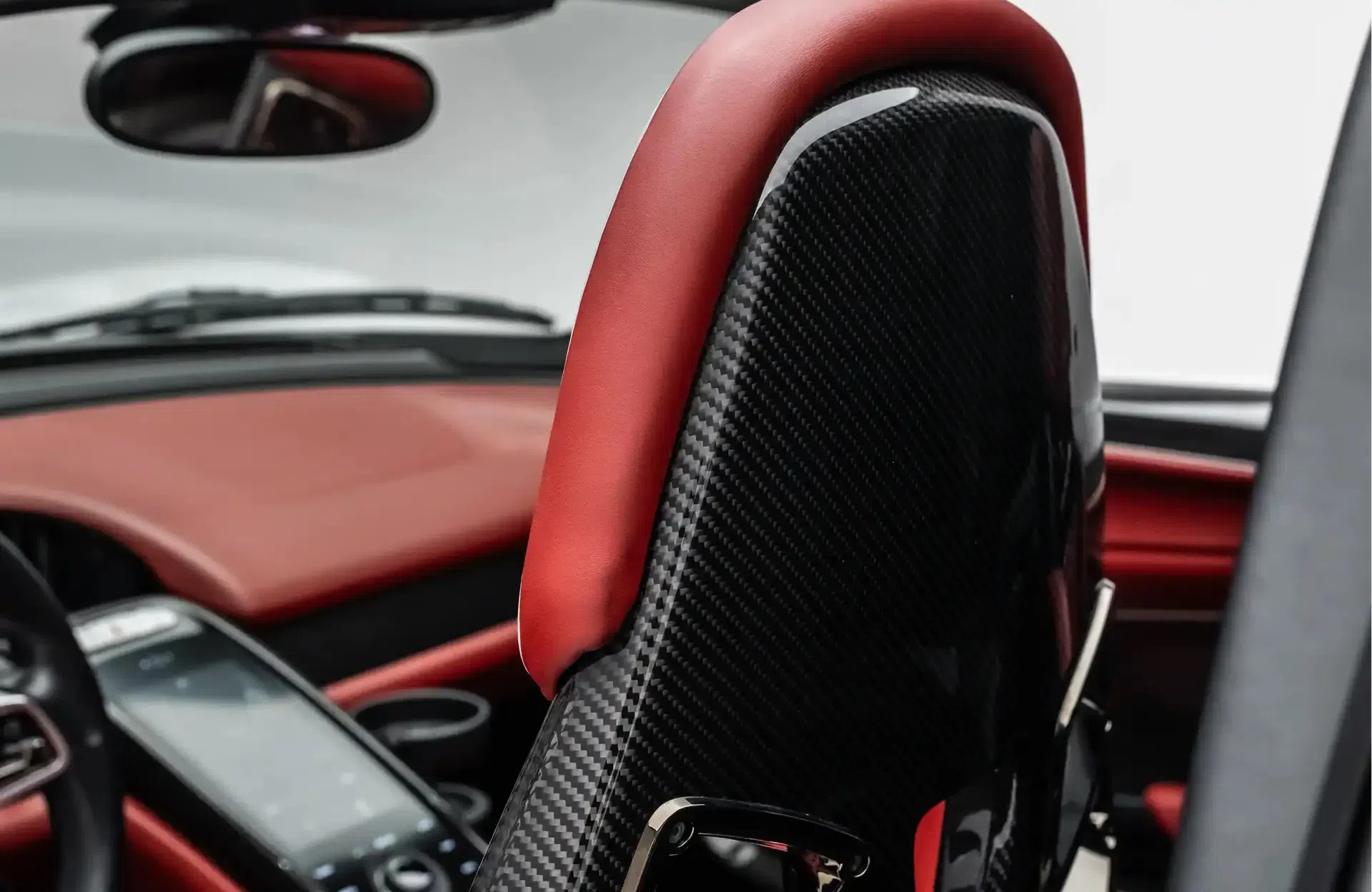 2015 Porsche 918 Spyder interior, Red