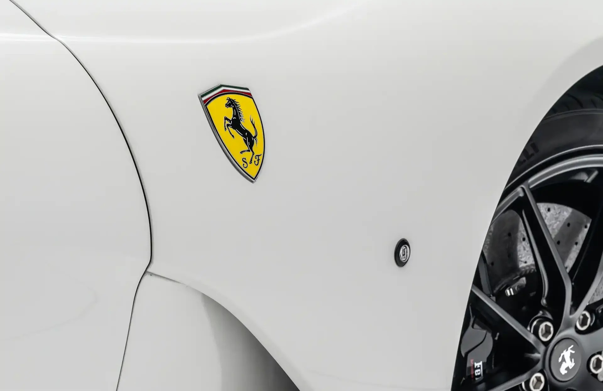 2021 Ferrari 812 GTS Atelier, 16/18