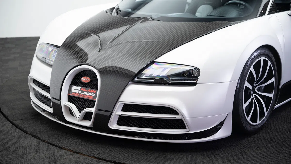 2006 Bugatti Veyron Linea Vivere for sale, exterior, White | Carbon Fiber