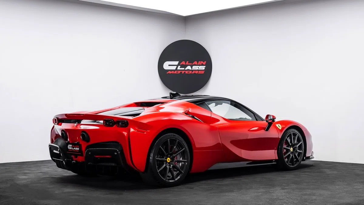2021 Ferrari SF90 Stradale, side profile, Rosso Corsa