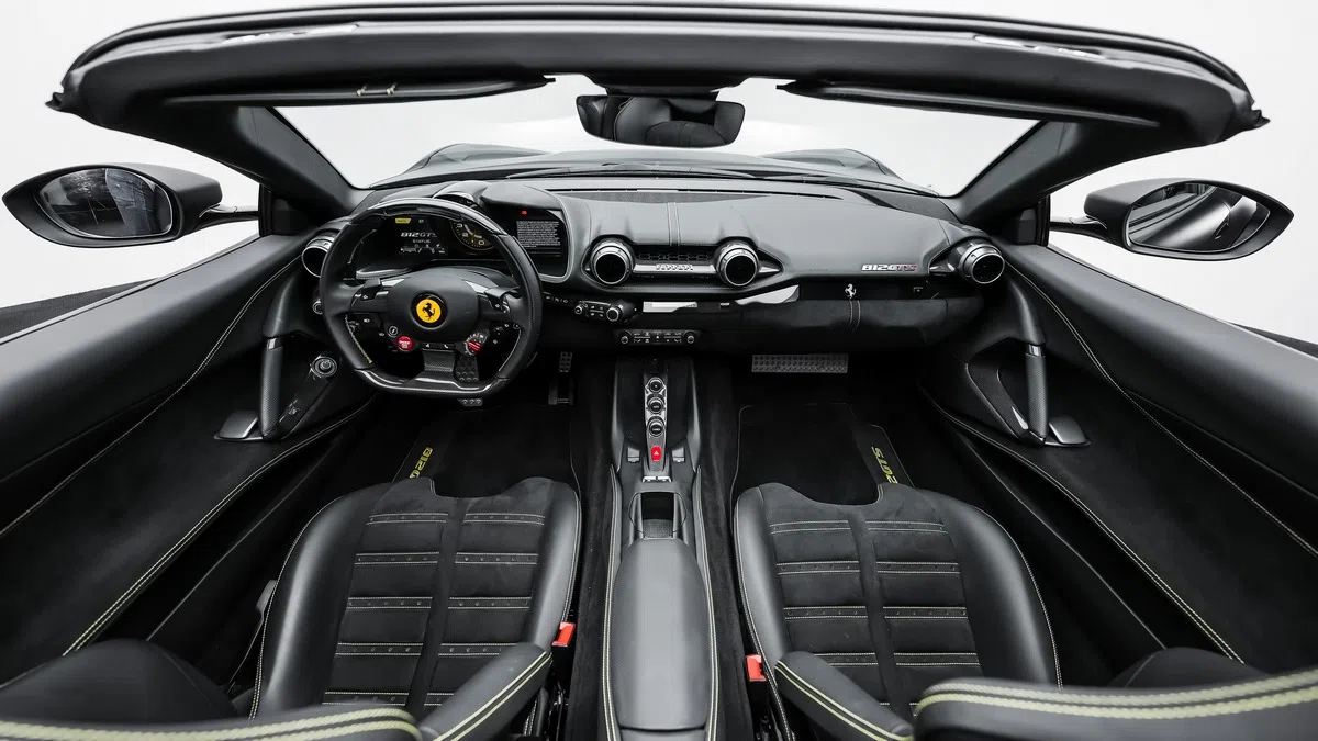 2022 Ferrari 812 GTS interior, Nero | Giallo