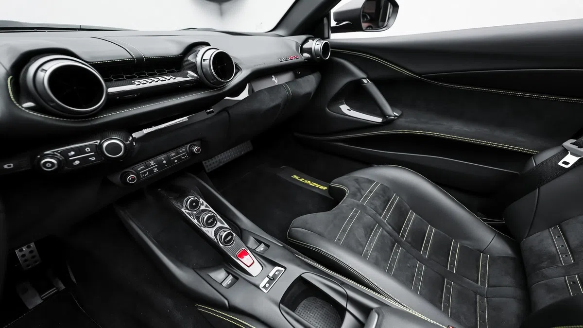 2022 Ferrari 812 GTS interior, Nero | Giallo