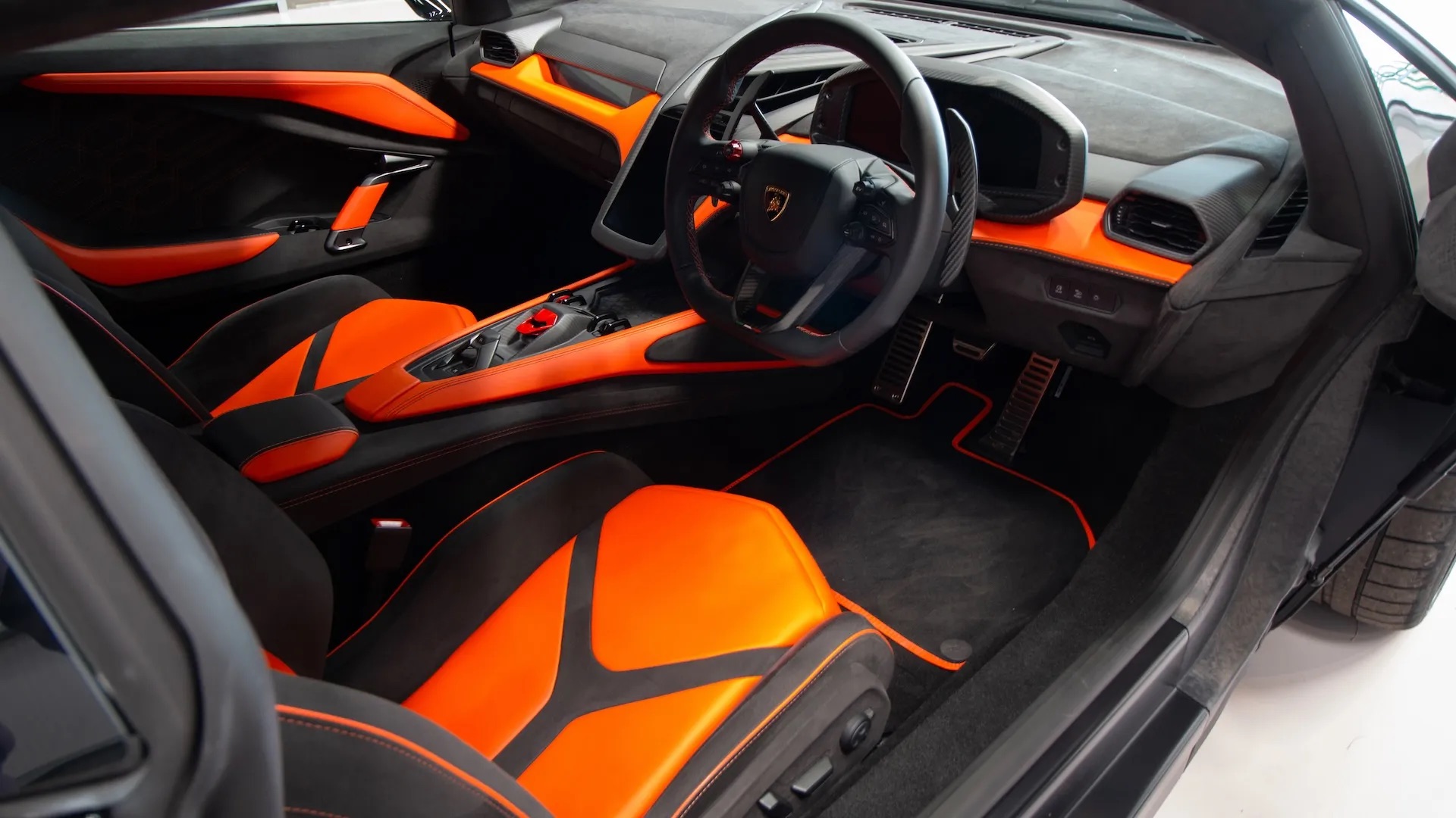 2024 Lamborghini Revuelto, 2/15
