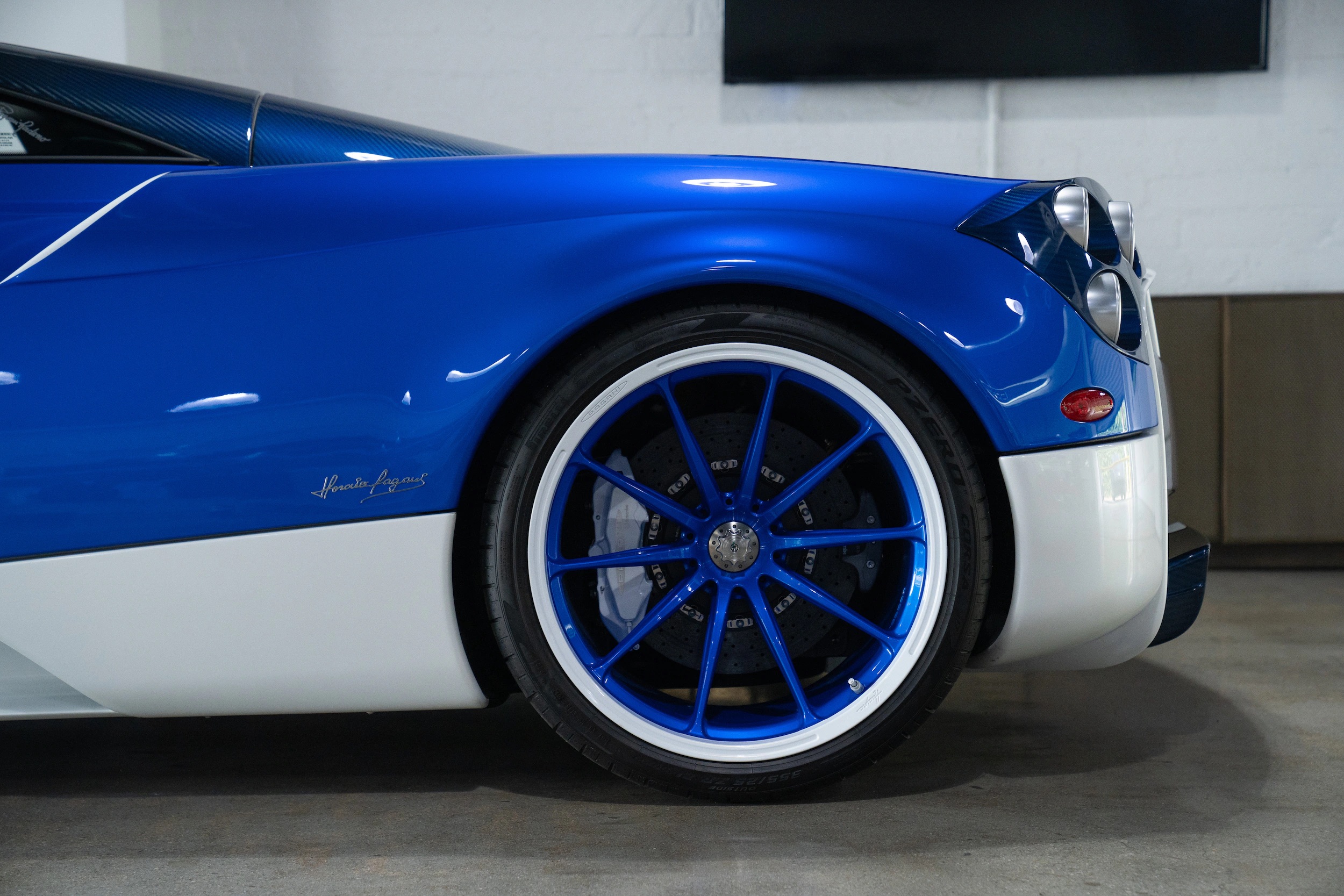 2014 Pagani Huayra “Oceano Pacifico 1 of 1”, 2/8