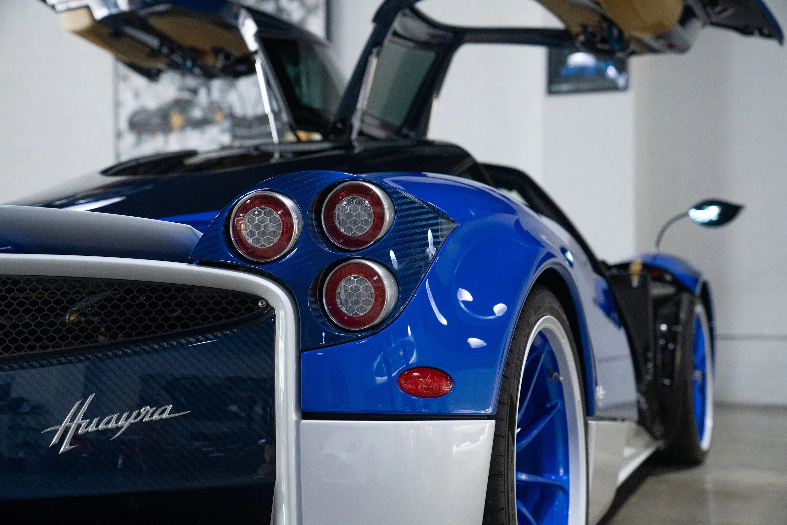 2014 Pagani Huayra “Oceano Pacifico 1 of 1” for sale, exterior