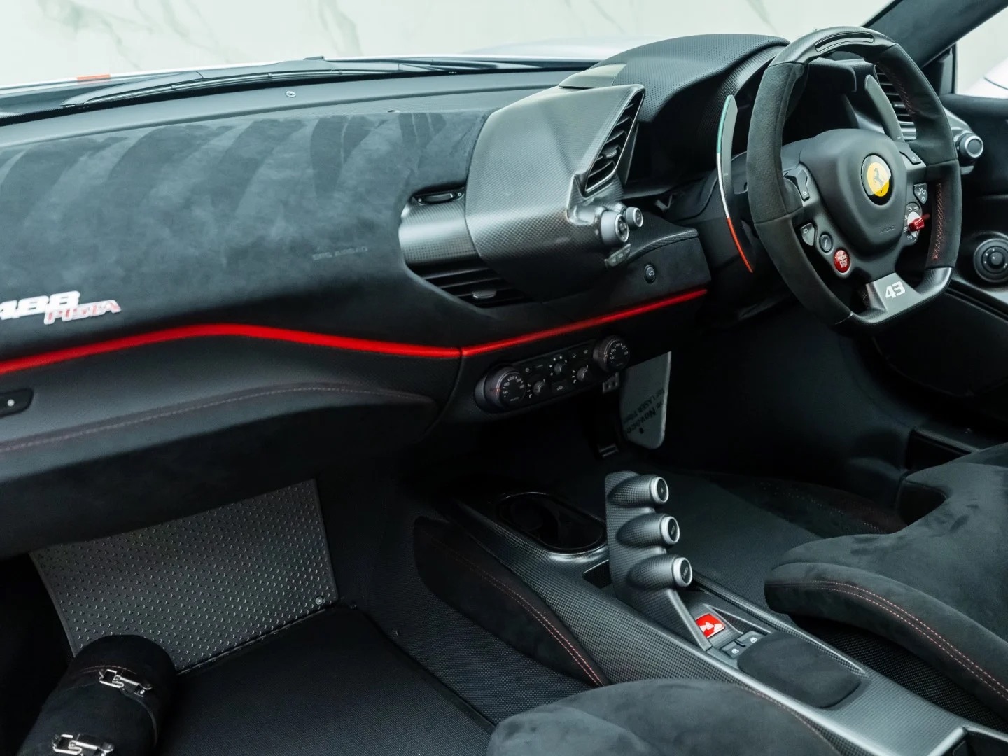 2019 Ferrari 488 Pista Piloti, 3/20