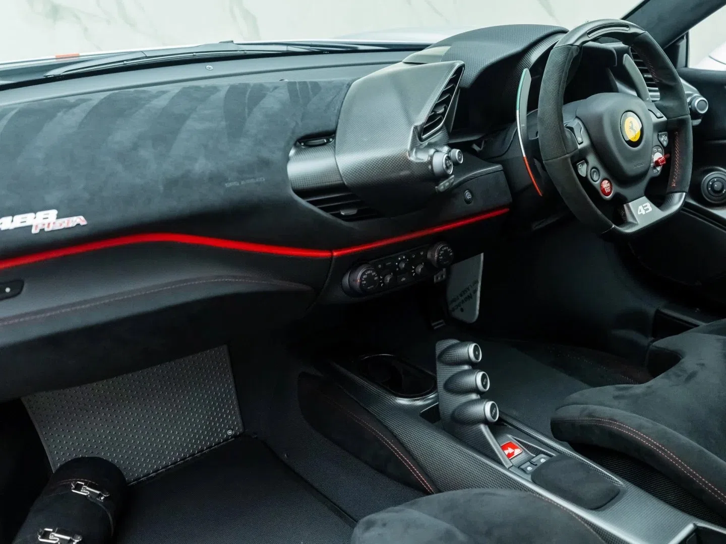 2019 Ferrari 488 Pista Piloti interior, Nero Alcantara