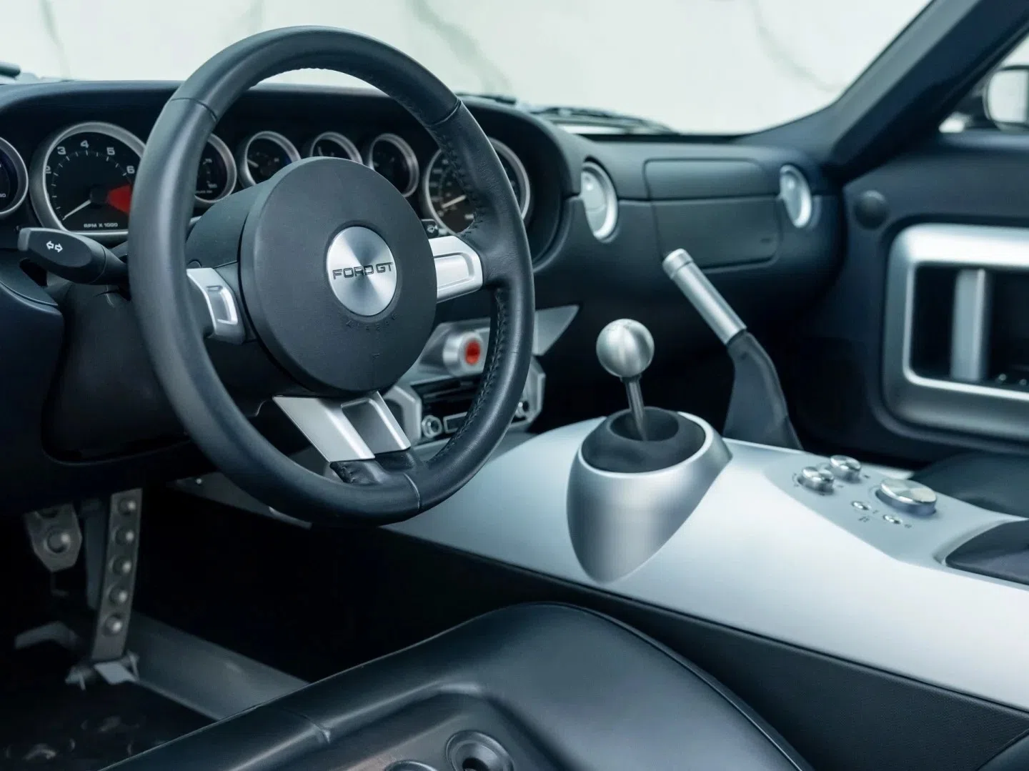 2006 Ford GT interior, Ebony Leather