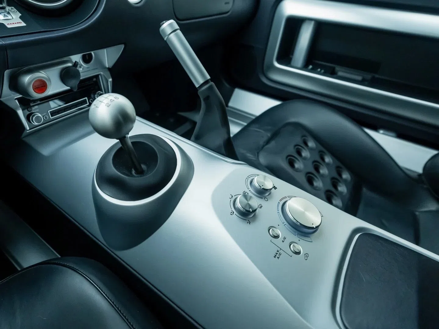 2006 Ford GT interior, center console, Ebony Leather