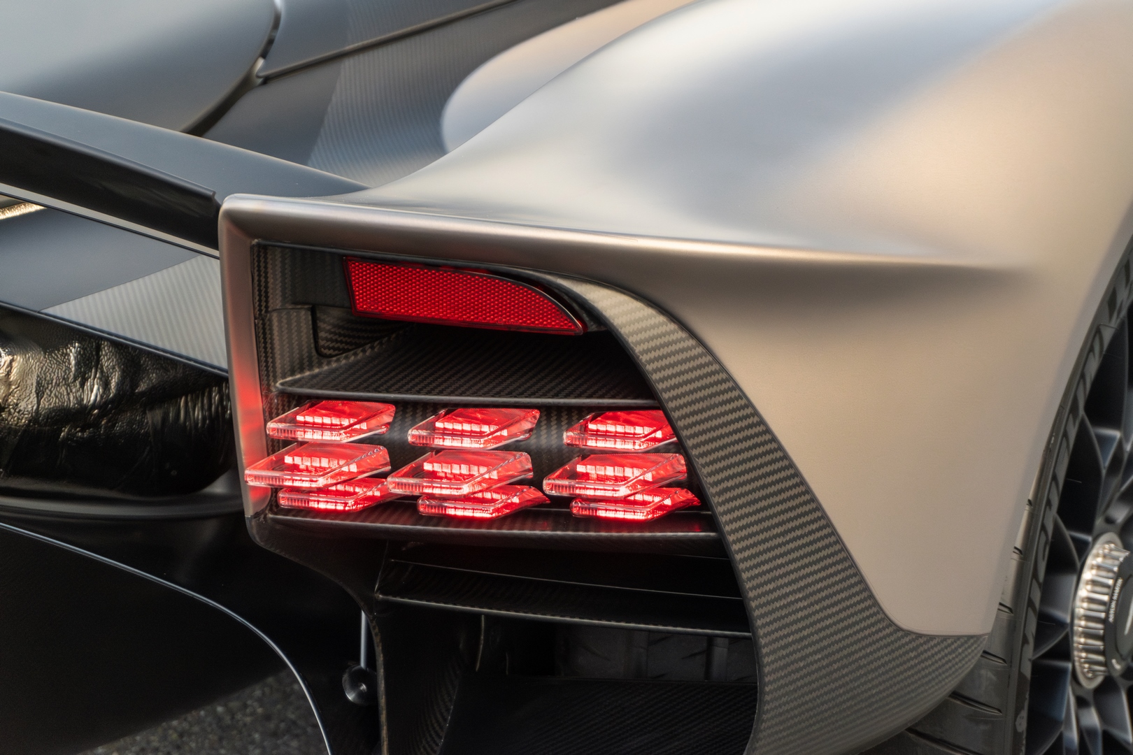 2022 Aston Martin Valkyrie, 17/18