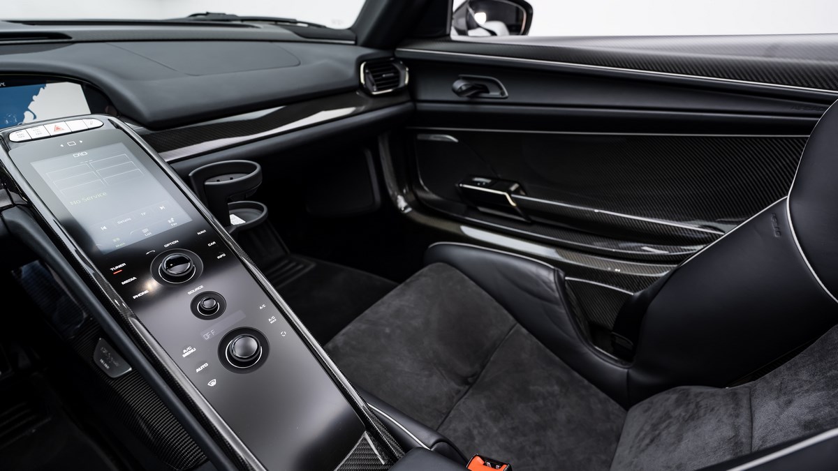 2015 Porsche 918 Spyder Weissach Package, 19/20