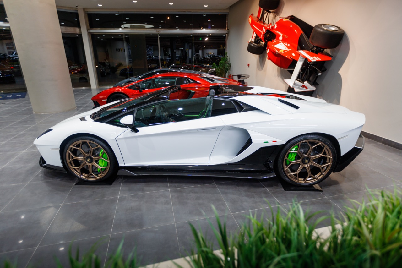 2022 Lamborghini Aventador LP 780-4 Ultimae Roadster, 2/15